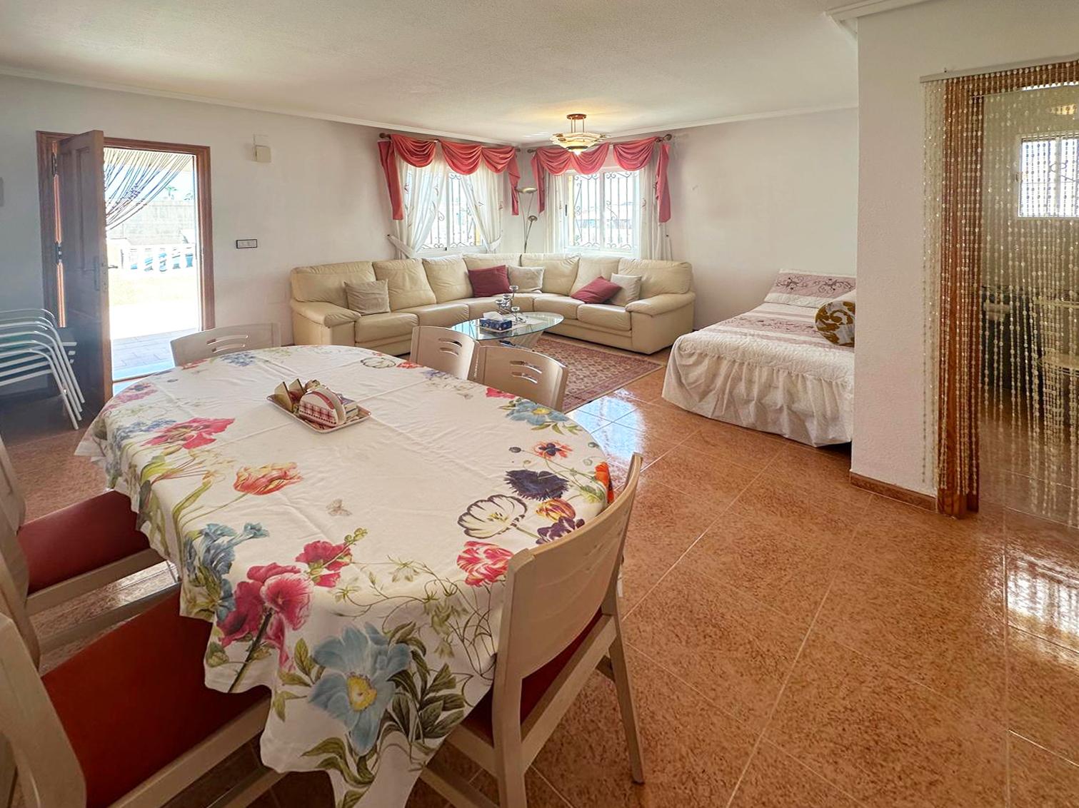 For sale of chalet in Orihuela Costa