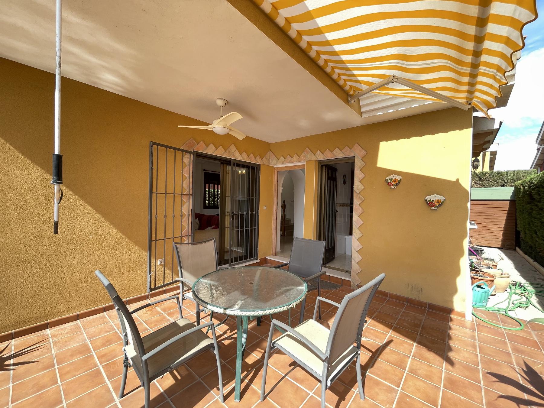 For sale of chalet in Guardamar del Segura