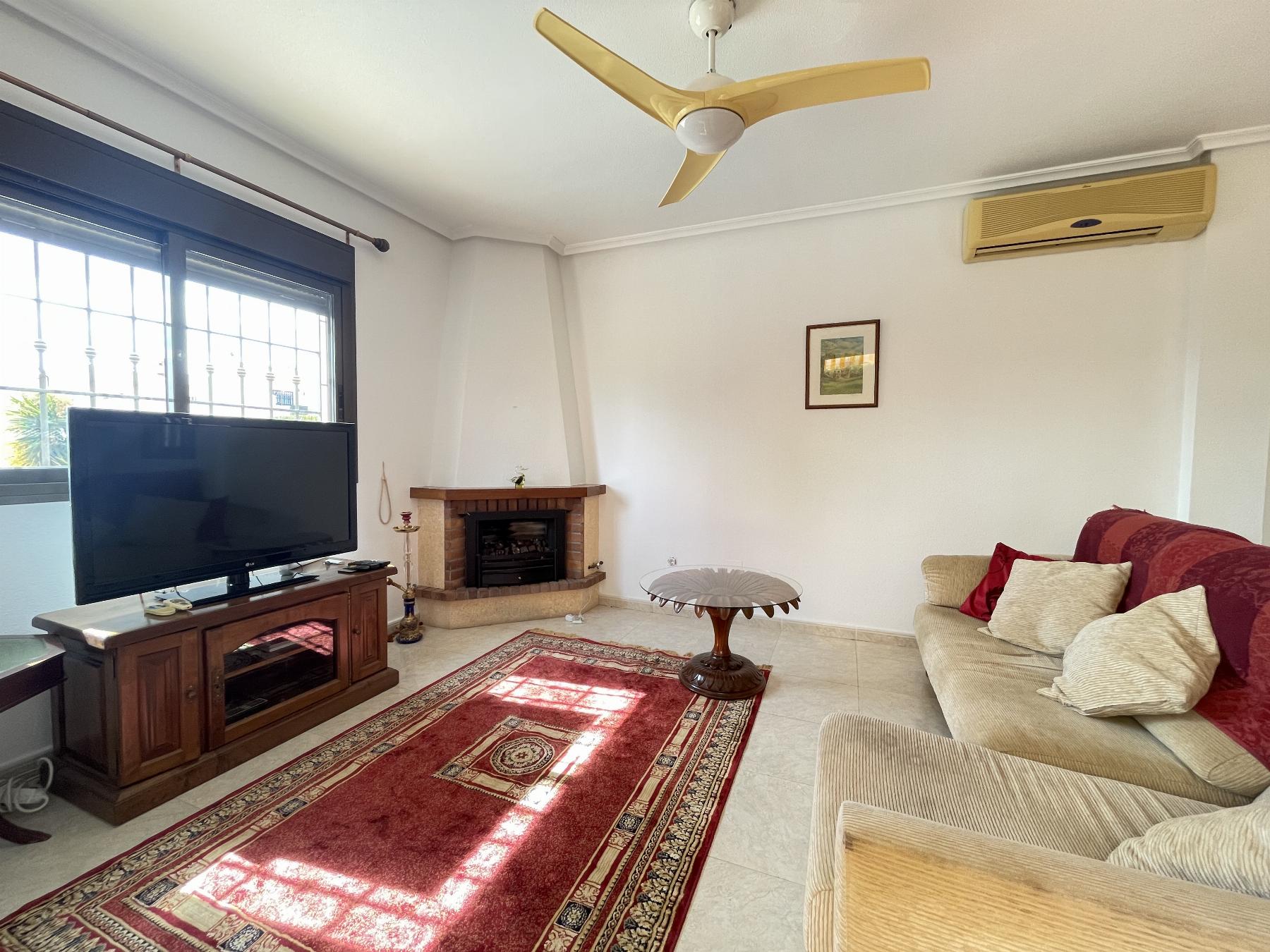 For sale of chalet in Guardamar del Segura