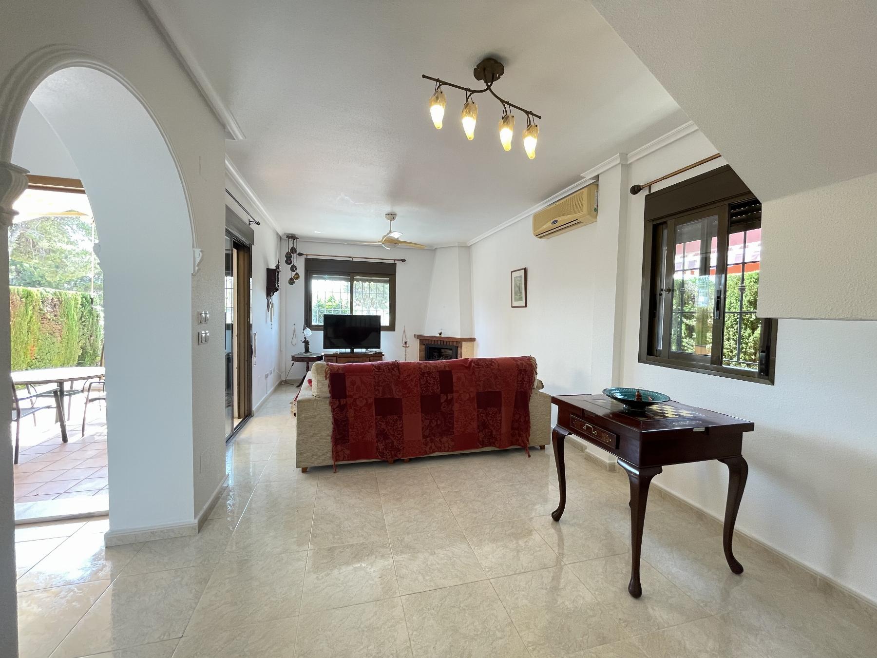 For sale of chalet in Guardamar del Segura