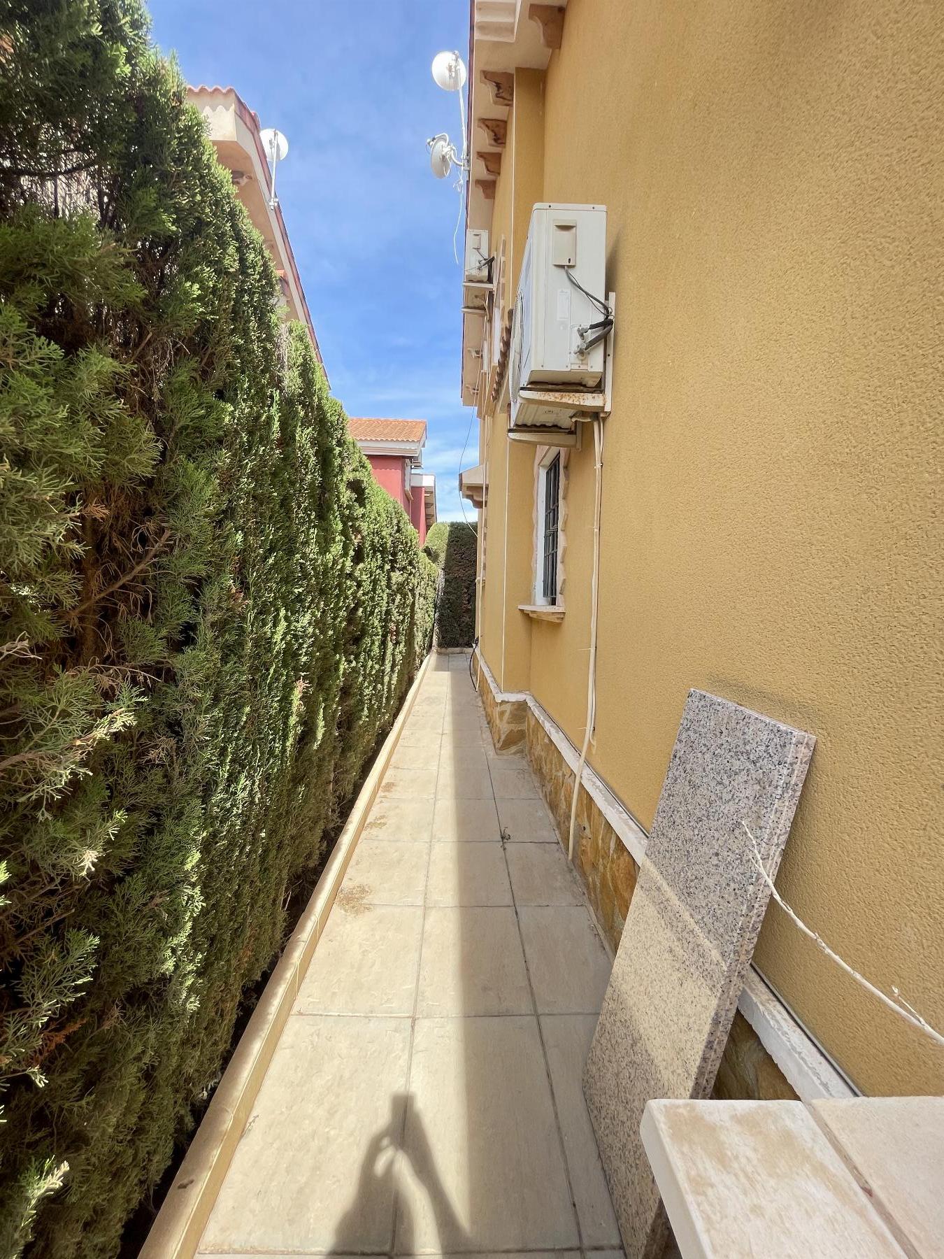 For sale of chalet in Guardamar del Segura