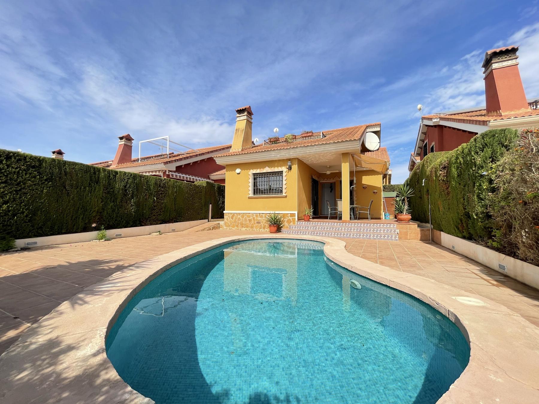 For sale of chalet in Guardamar del Segura