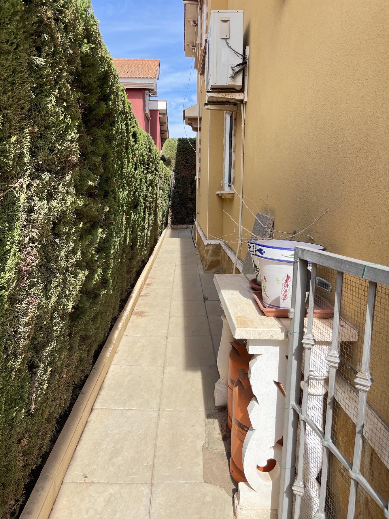 For sale of chalet in Guardamar del Segura