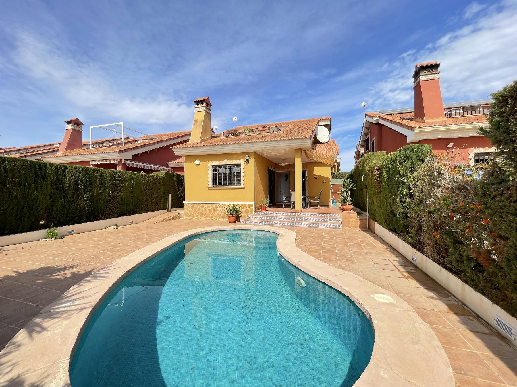 For sale of chalet in Guardamar del Segura