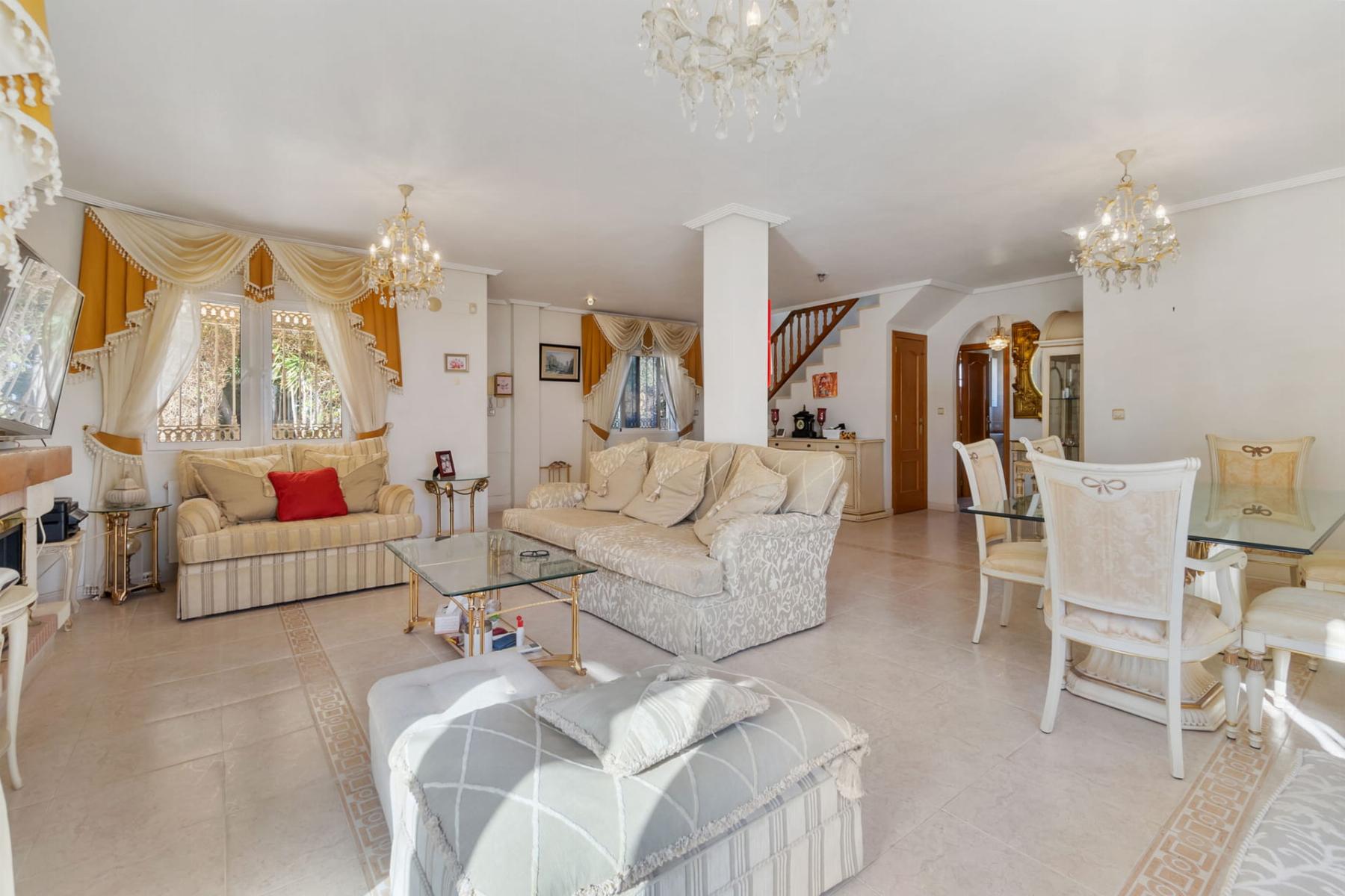 Köp av chalet i Orihuela Costa