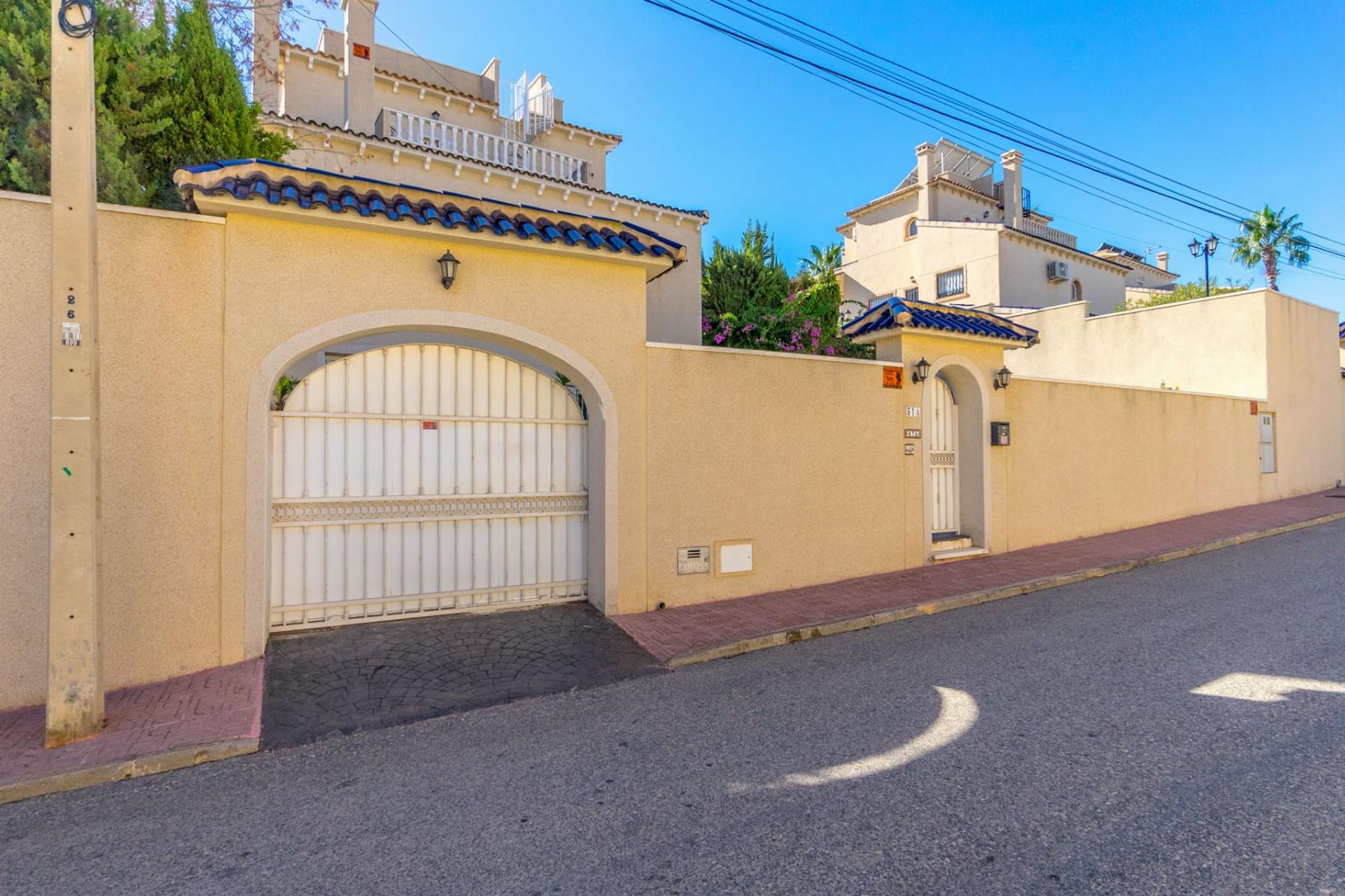 Köp av chalet i Orihuela Costa