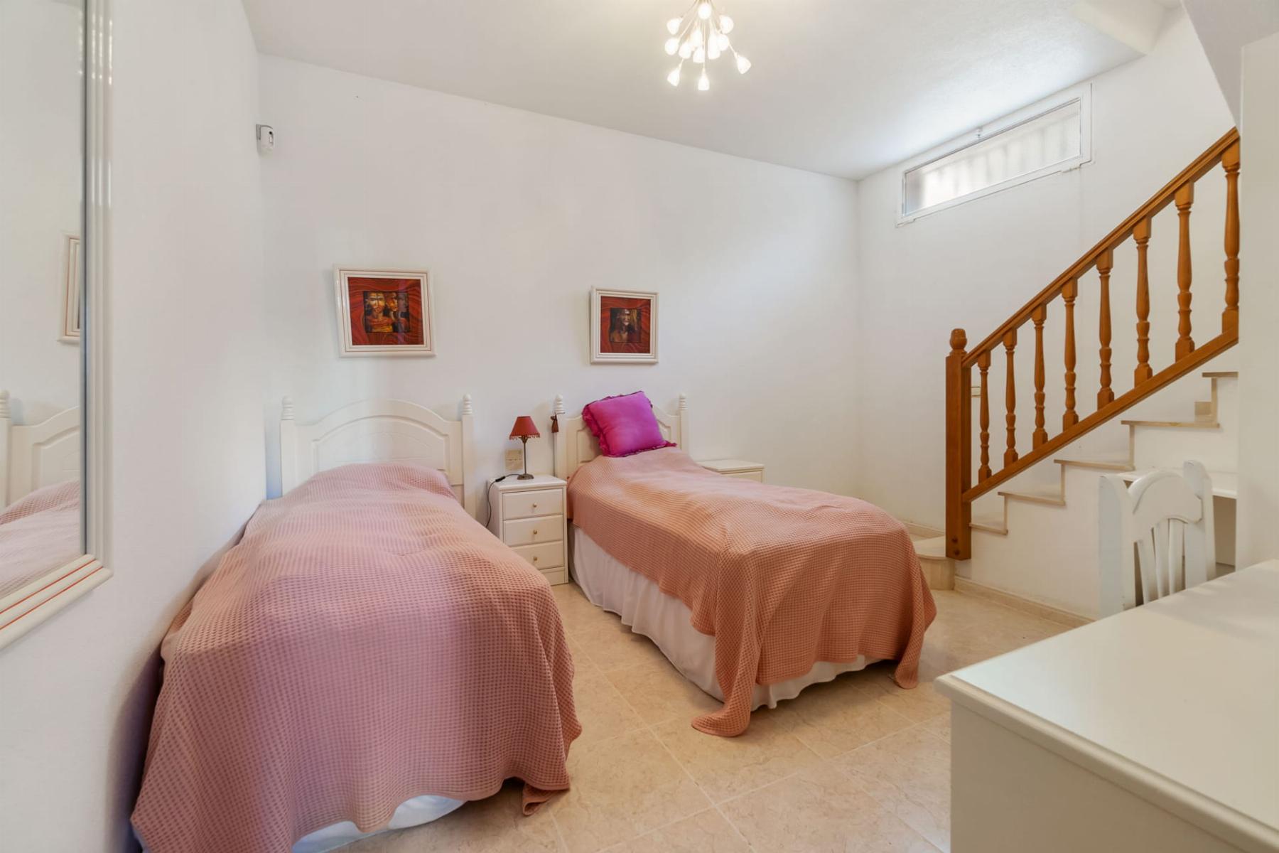 Köp av chalet i Orihuela Costa