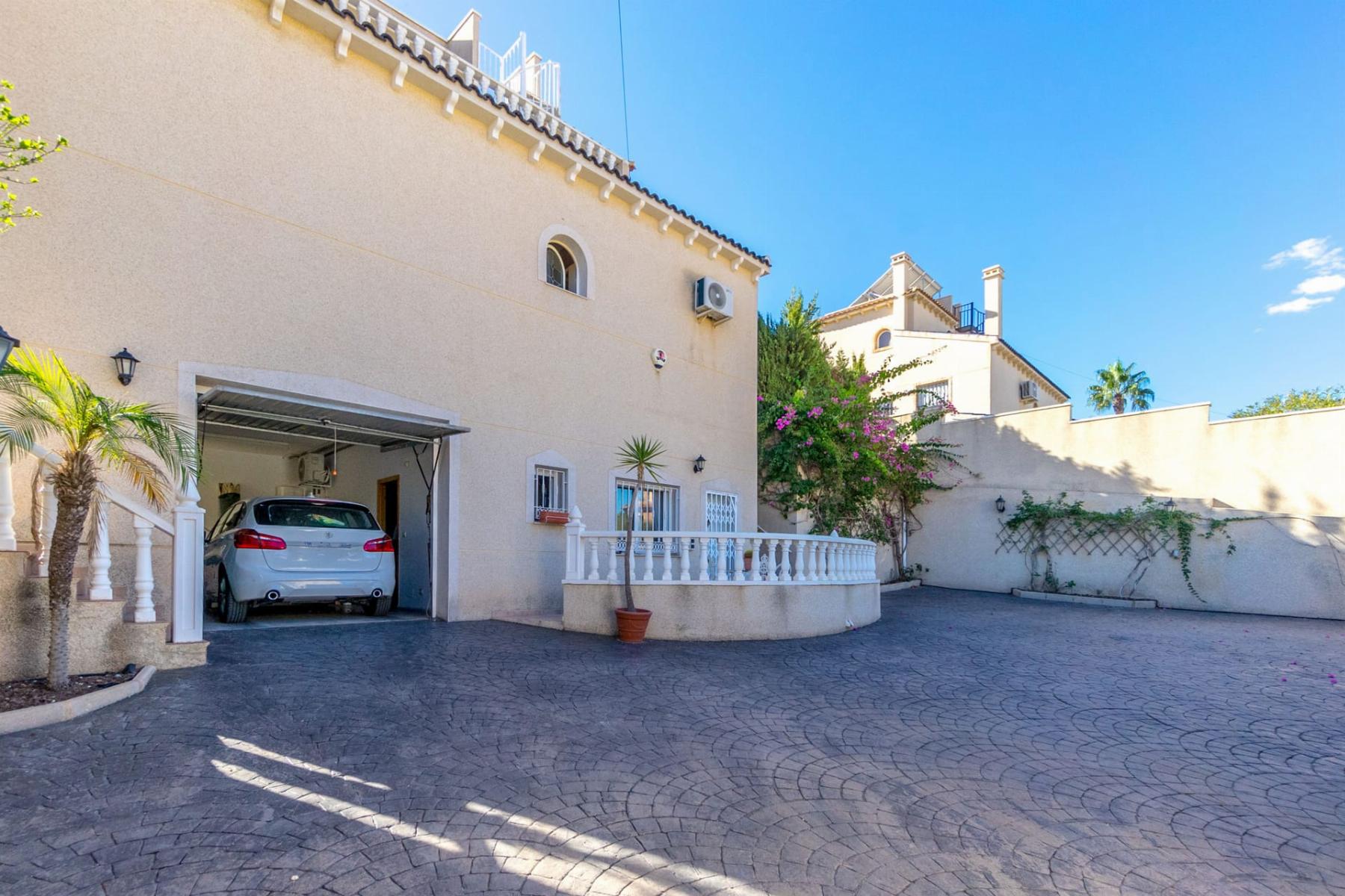 Köp av chalet i Orihuela Costa