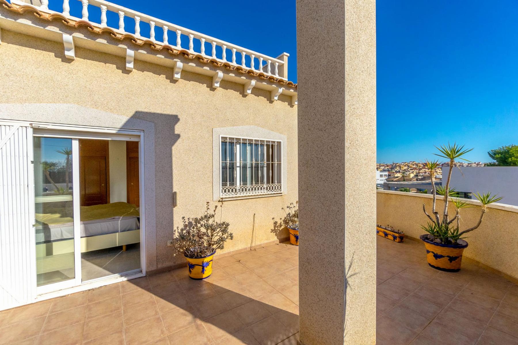 Köp av chalet i Orihuela Costa