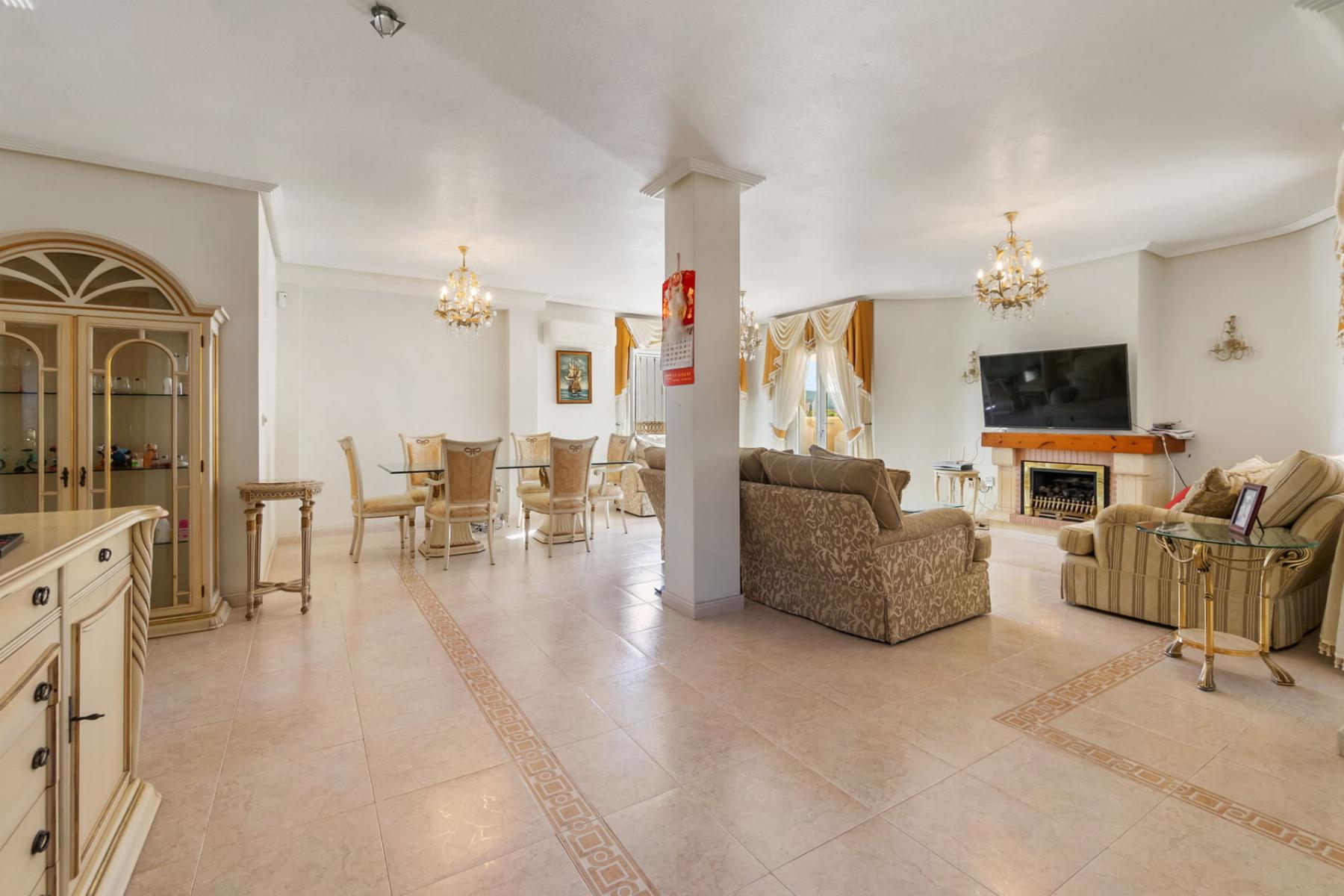 Köp av chalet i Orihuela Costa