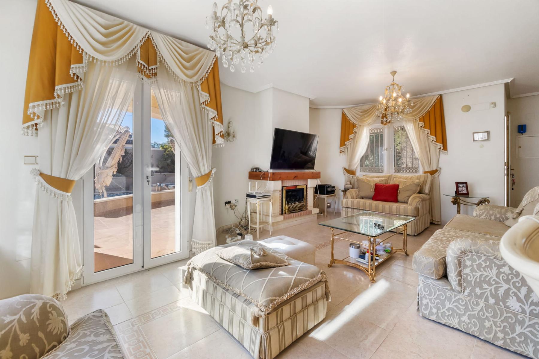 Köp av chalet i Orihuela Costa