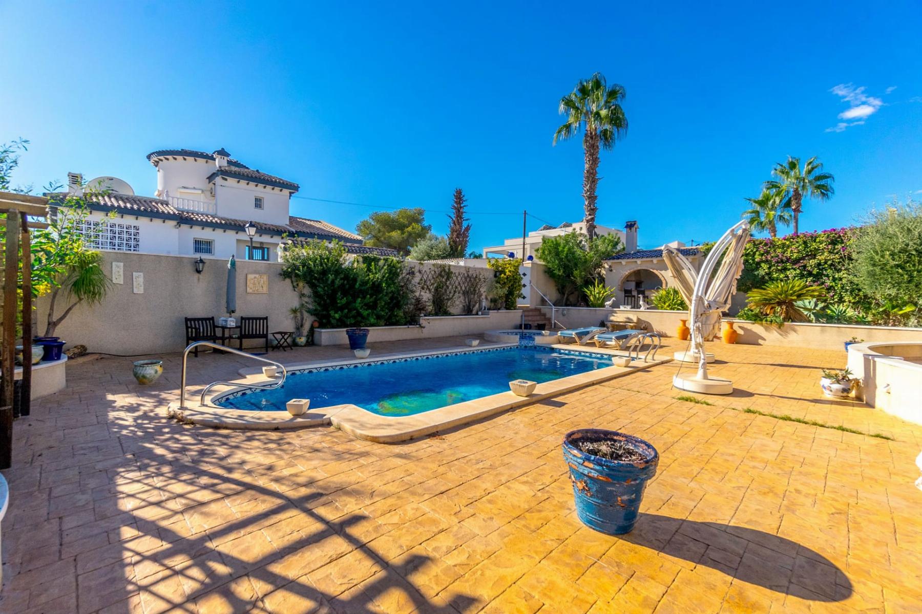 Köp av chalet i Orihuela Costa