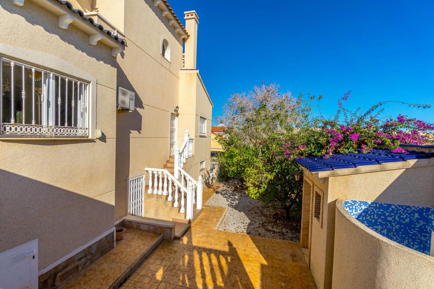 Köp av chalet i Orihuela Costa