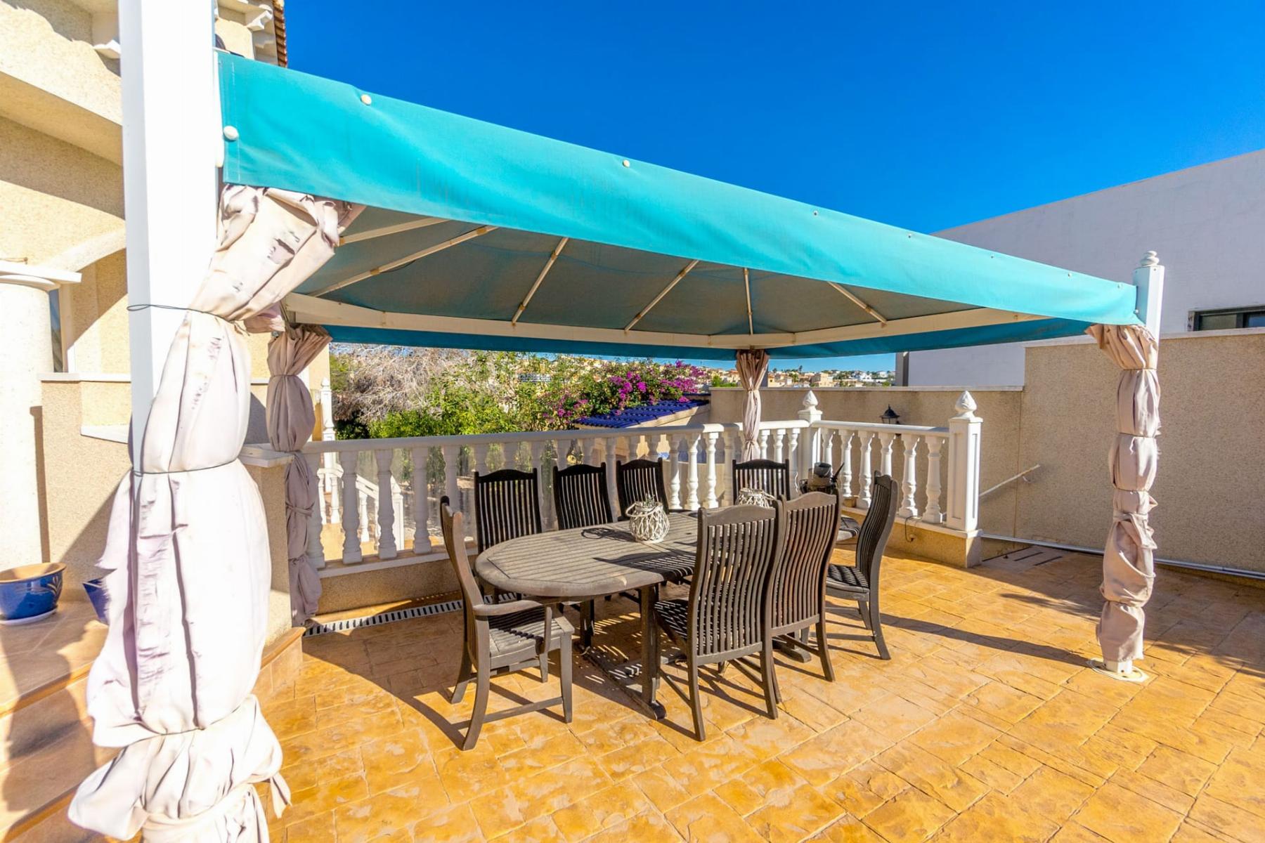 Köp av chalet i Orihuela Costa