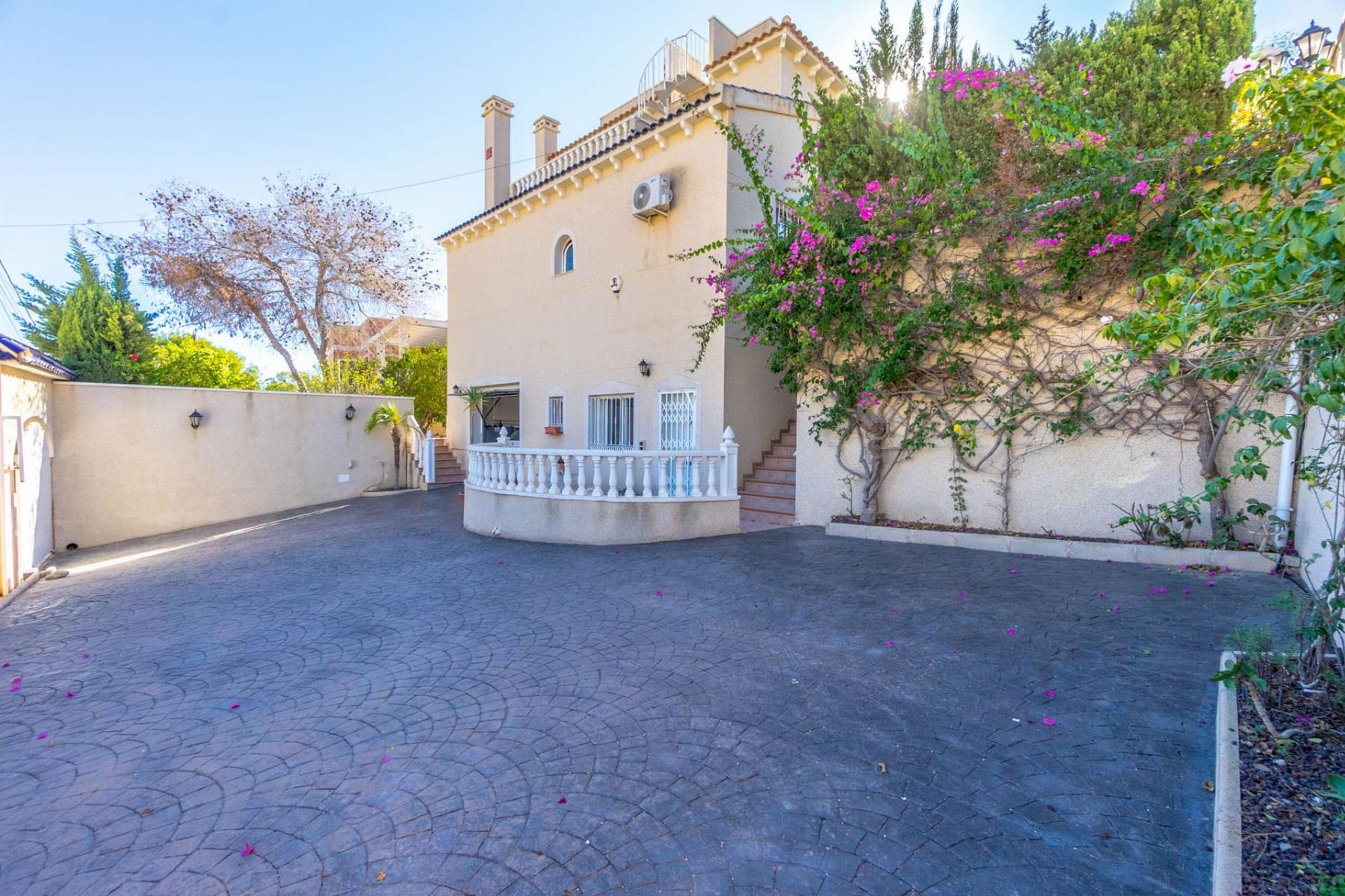 Köp av chalet i Orihuela Costa