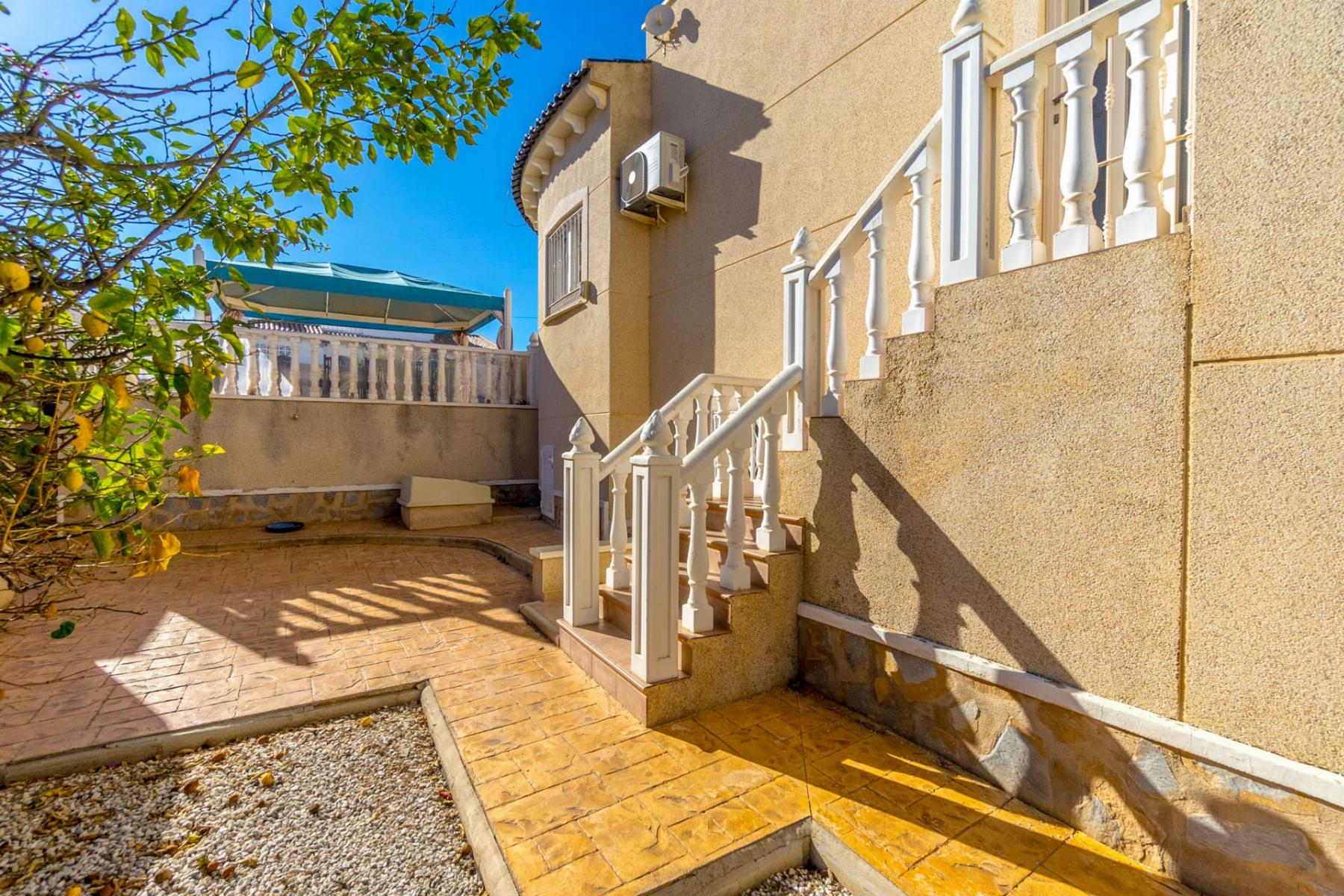 Köp av chalet i Orihuela Costa