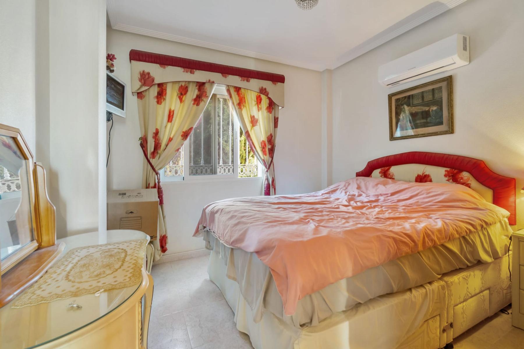 Köp av chalet i Orihuela Costa