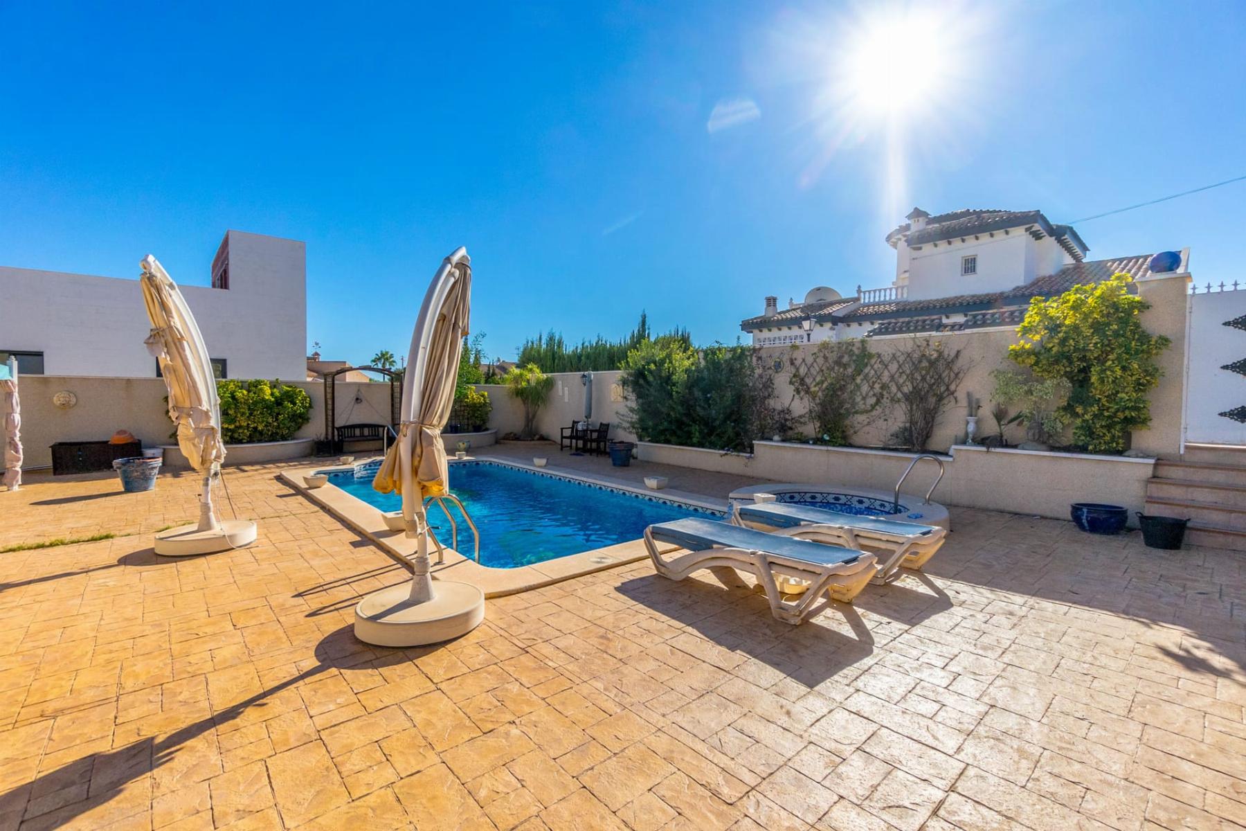 Köp av chalet i Orihuela Costa