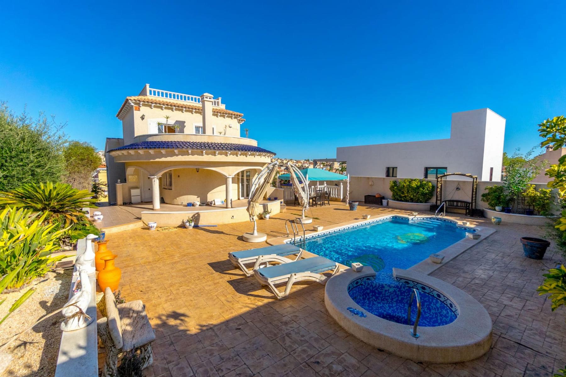 Köp av chalet i Orihuela Costa