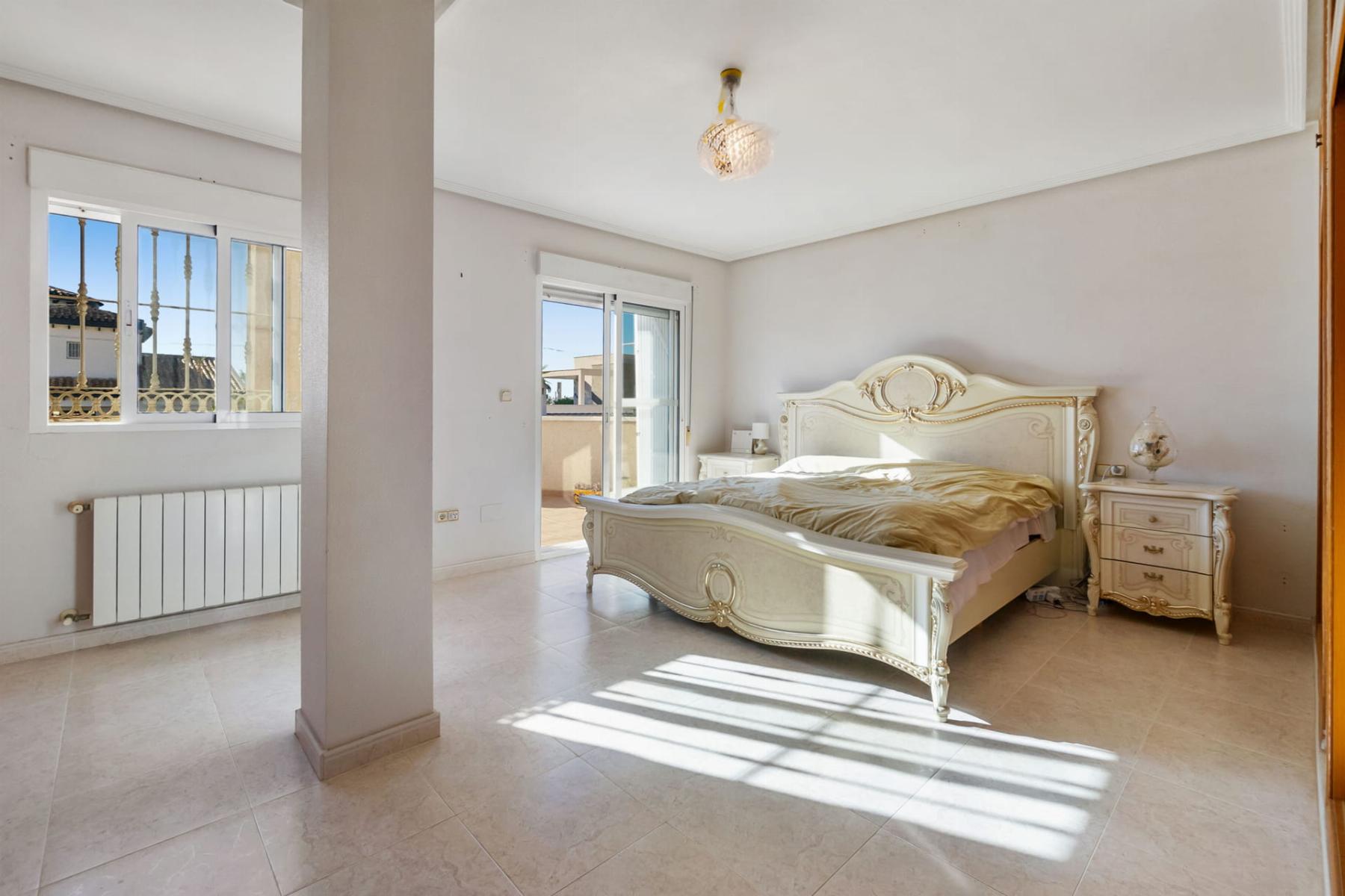 Köp av chalet i Orihuela Costa