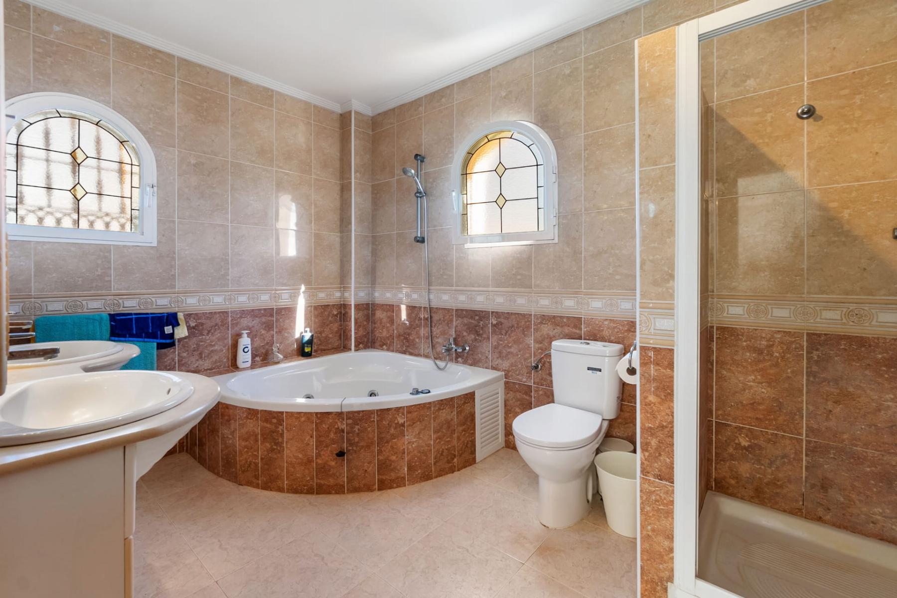 Köp av chalet i Orihuela Costa