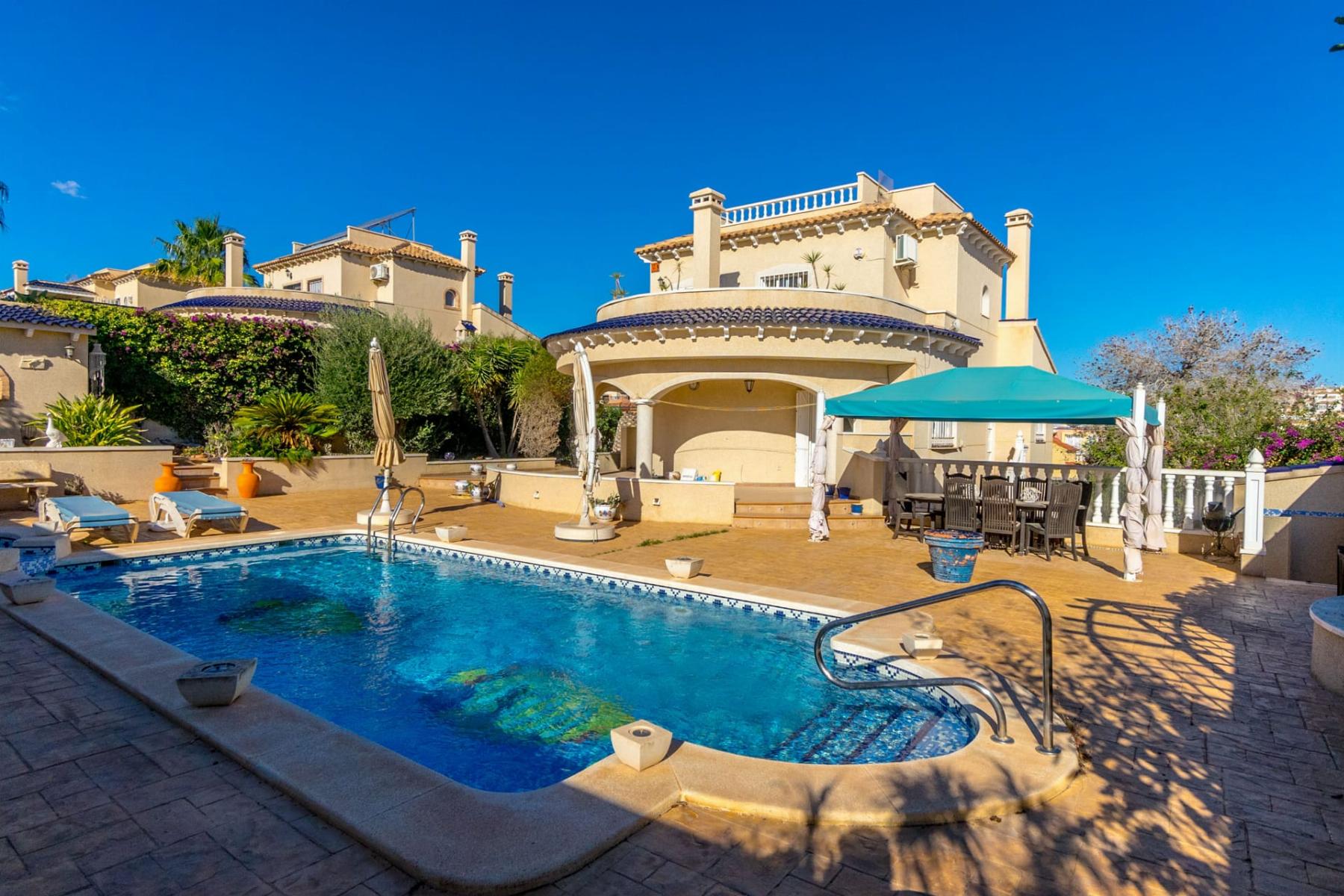Köp av chalet i Orihuela Costa