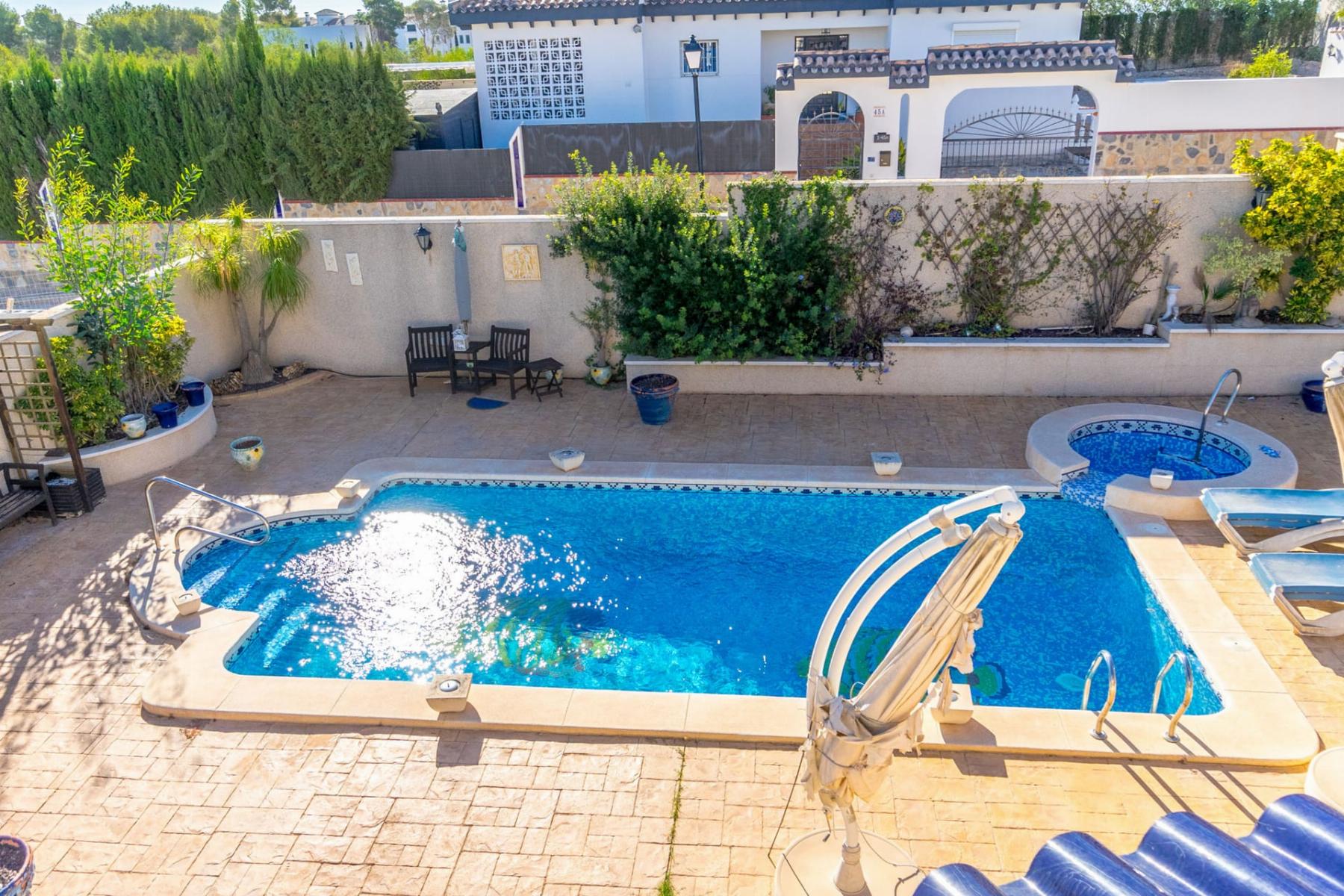 Köp av chalet i Orihuela Costa