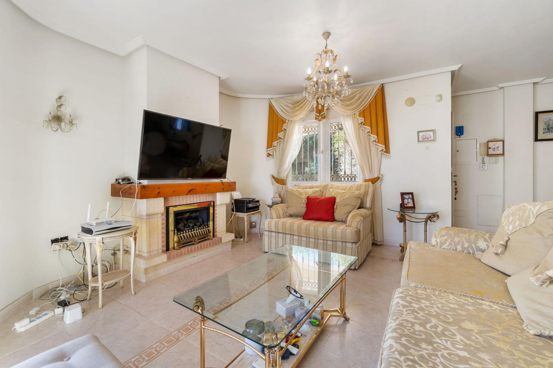 Köp av chalet i Orihuela Costa