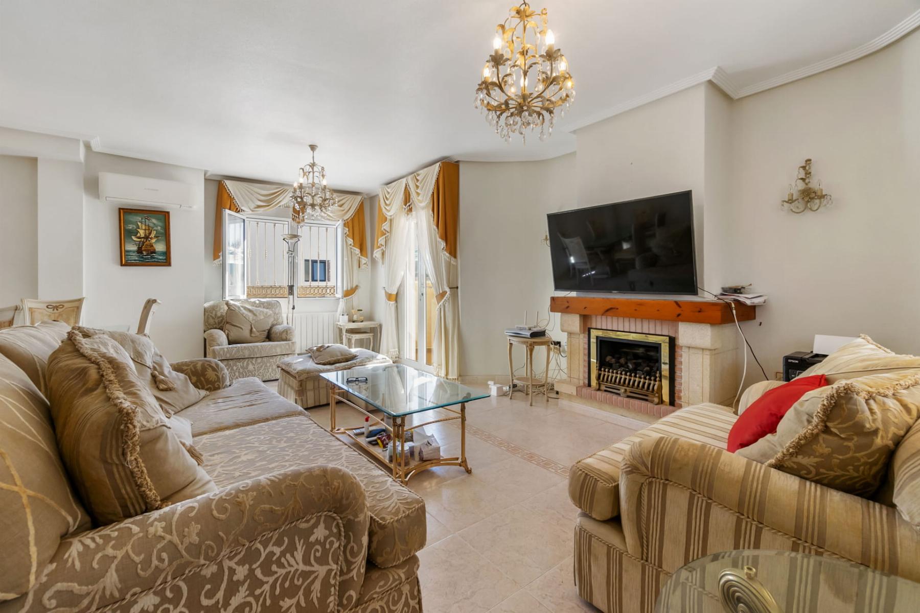 Köp av chalet i Orihuela Costa