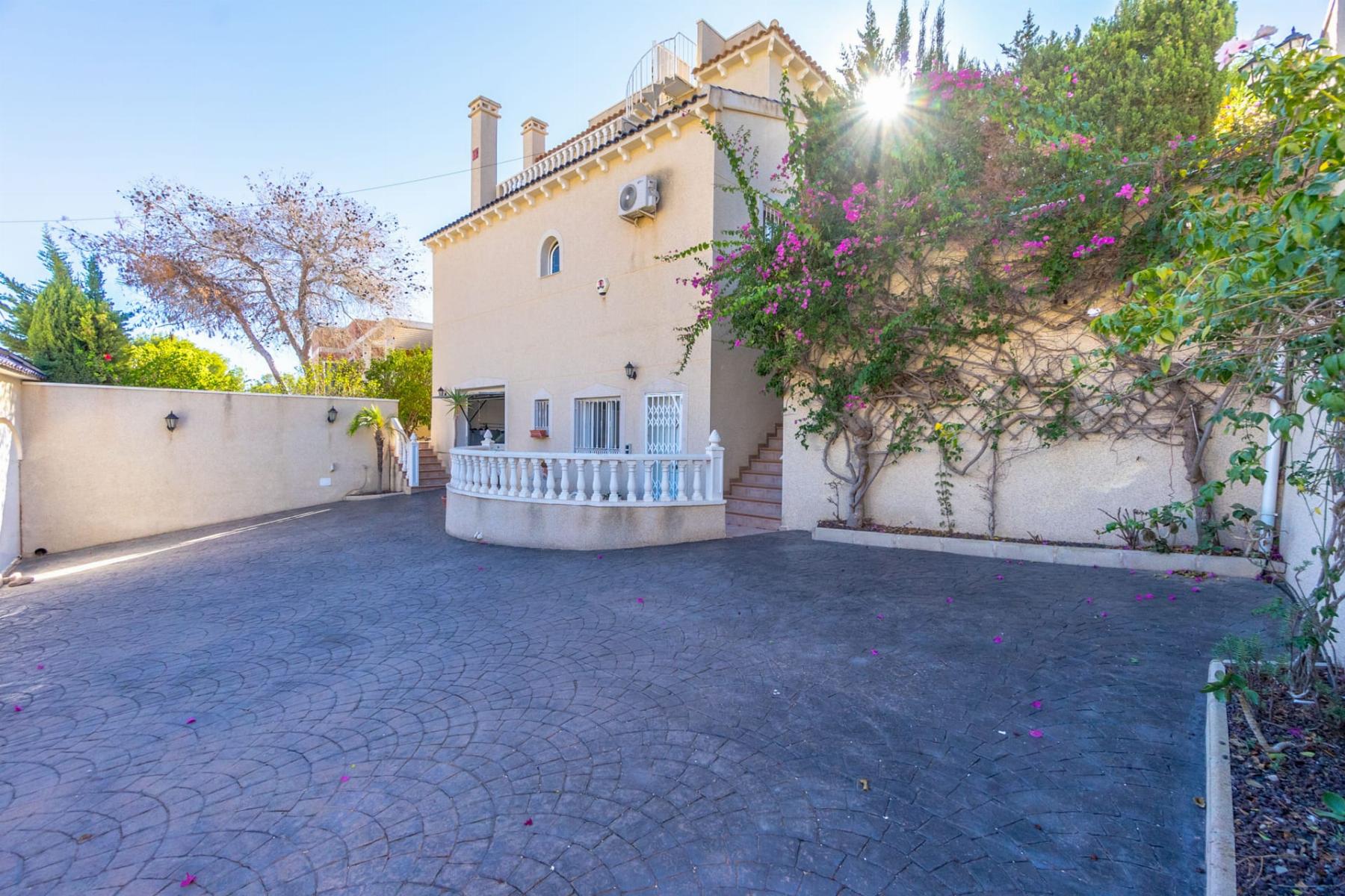 Köp av chalet i Orihuela Costa