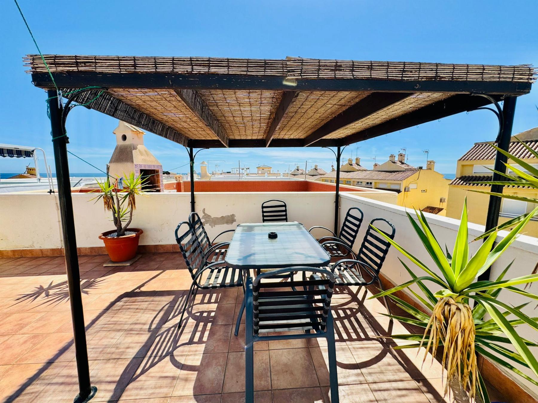 Myynti
 from
 kattohuoneisto
 sisään

 Torrevieja