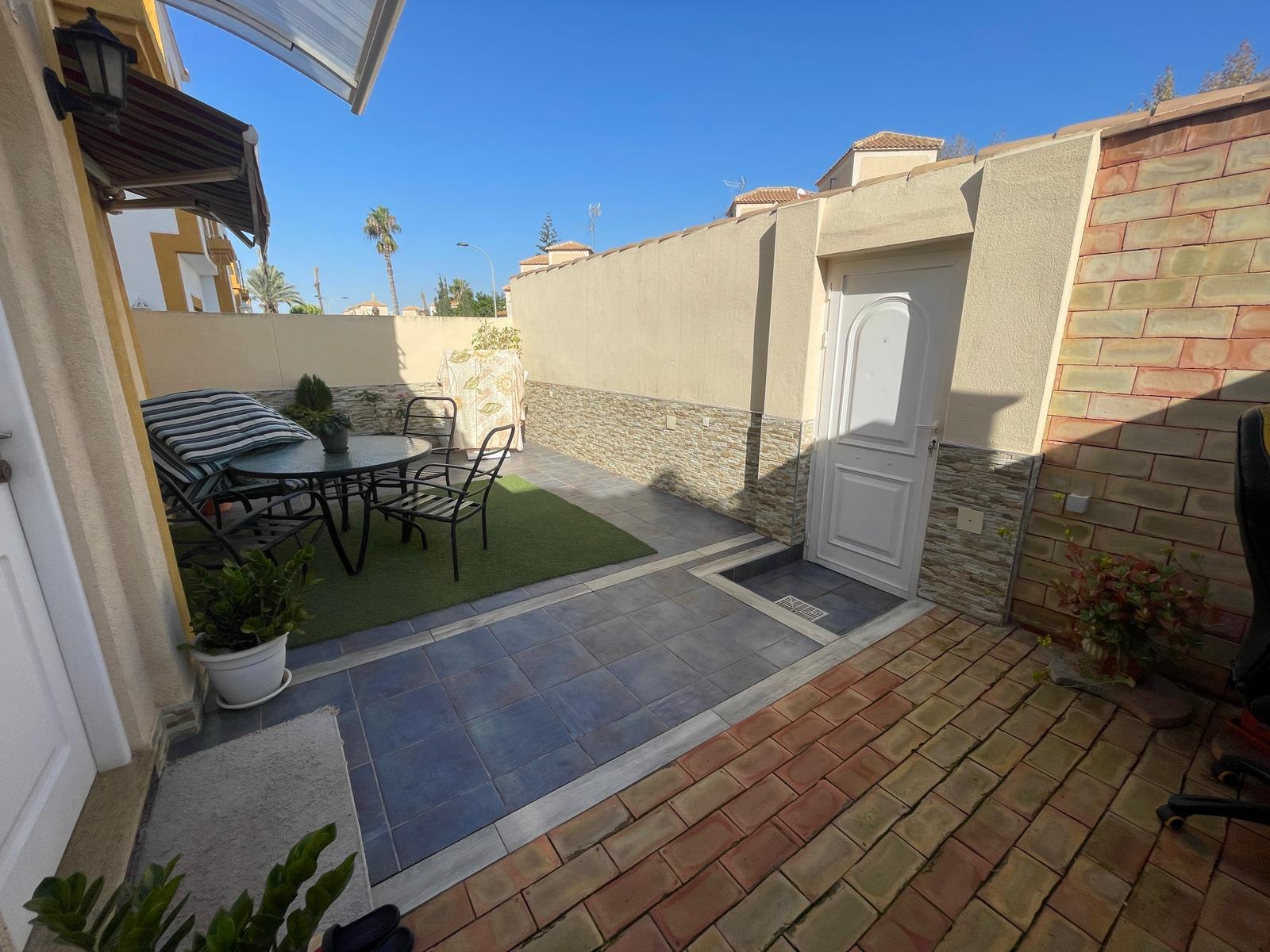 Myynti
 from
 duplex-huoneisto
 sisään

 Torrevieja