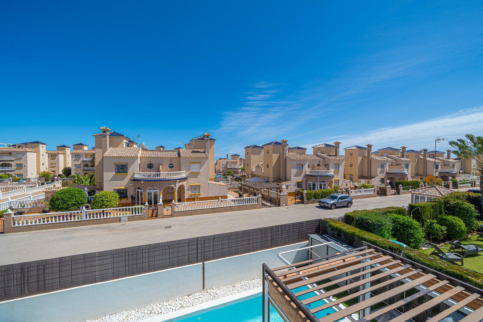 Verkoop van kleine villa in Orihuela Costa