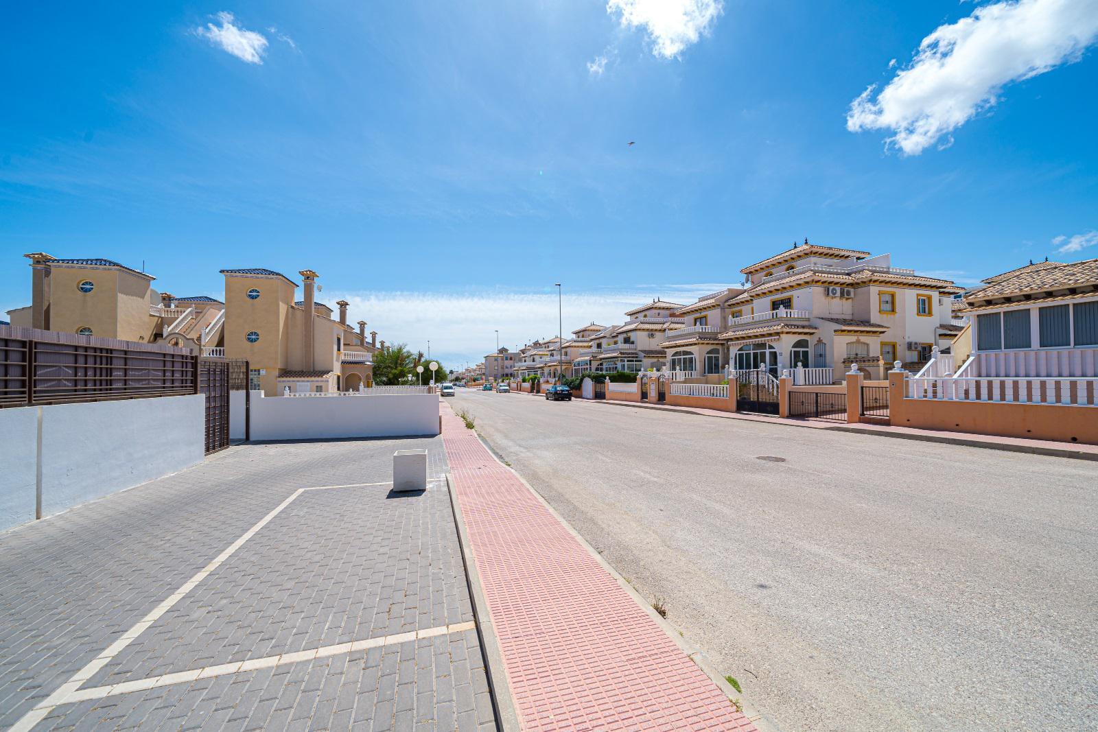 Verkoop van kleine villa in Orihuela Costa
