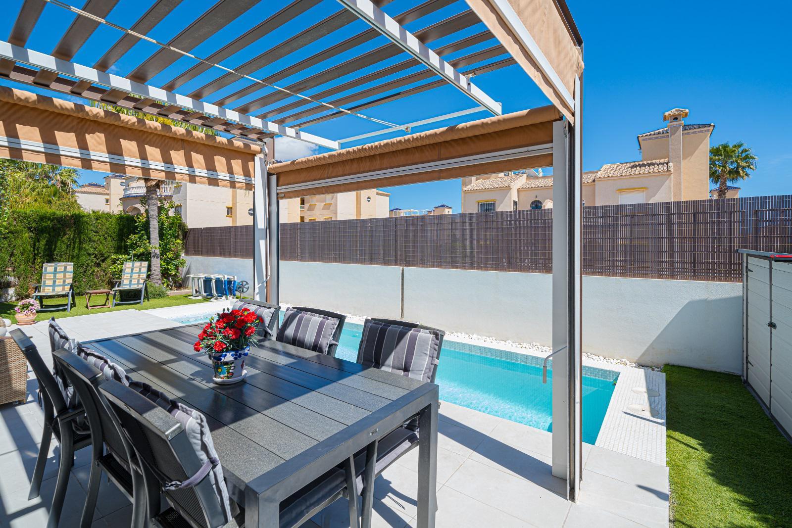 Verkoop van kleine villa in Orihuela Costa