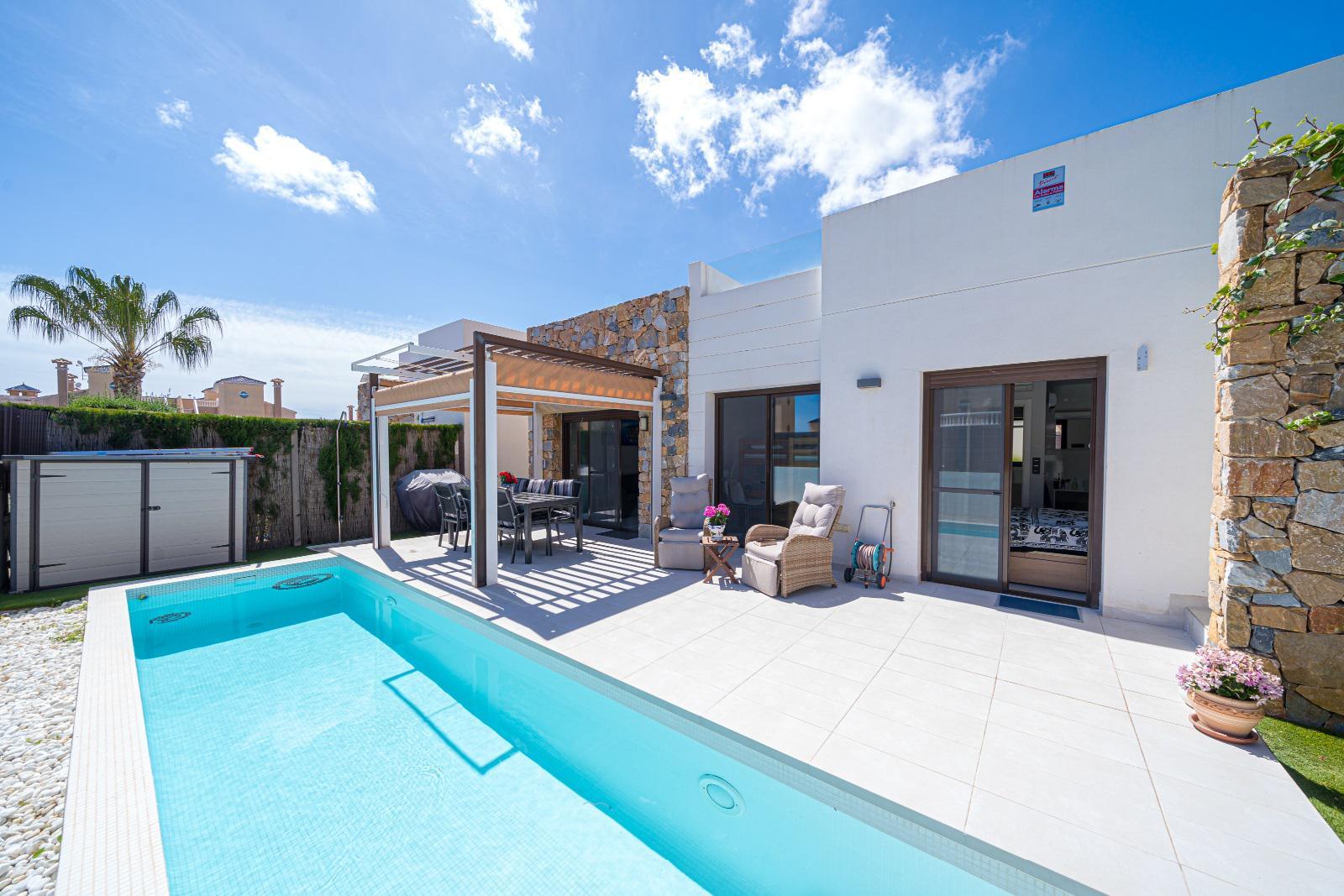 Verkoop van kleine villa in Orihuela Costa
