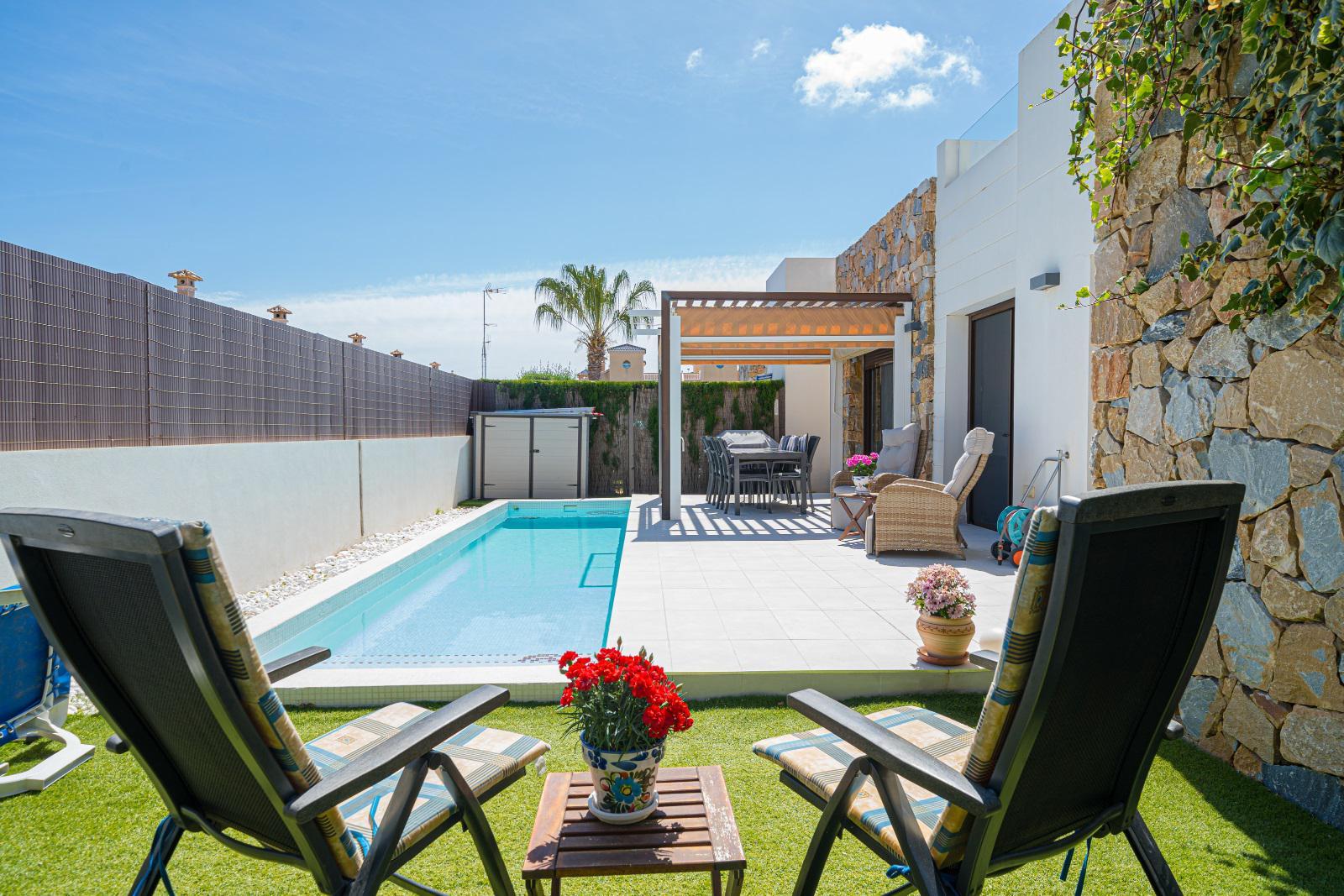 Verkoop van kleine villa in Orihuela Costa