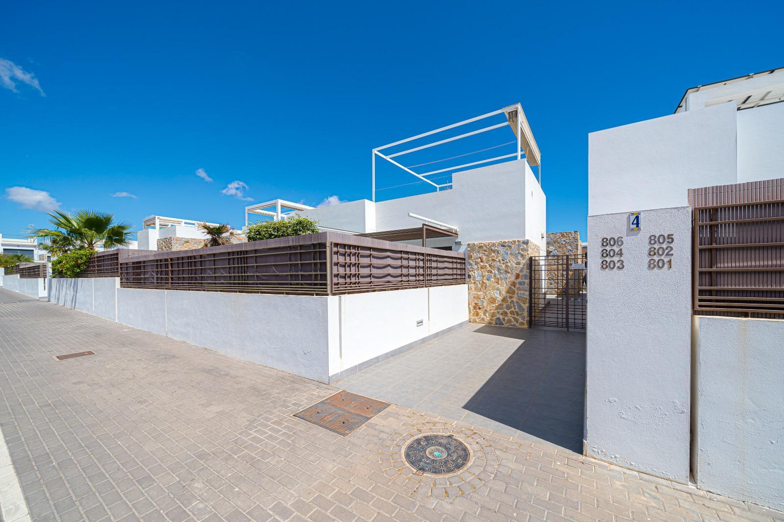 Verkoop van kleine villa in Orihuela Costa