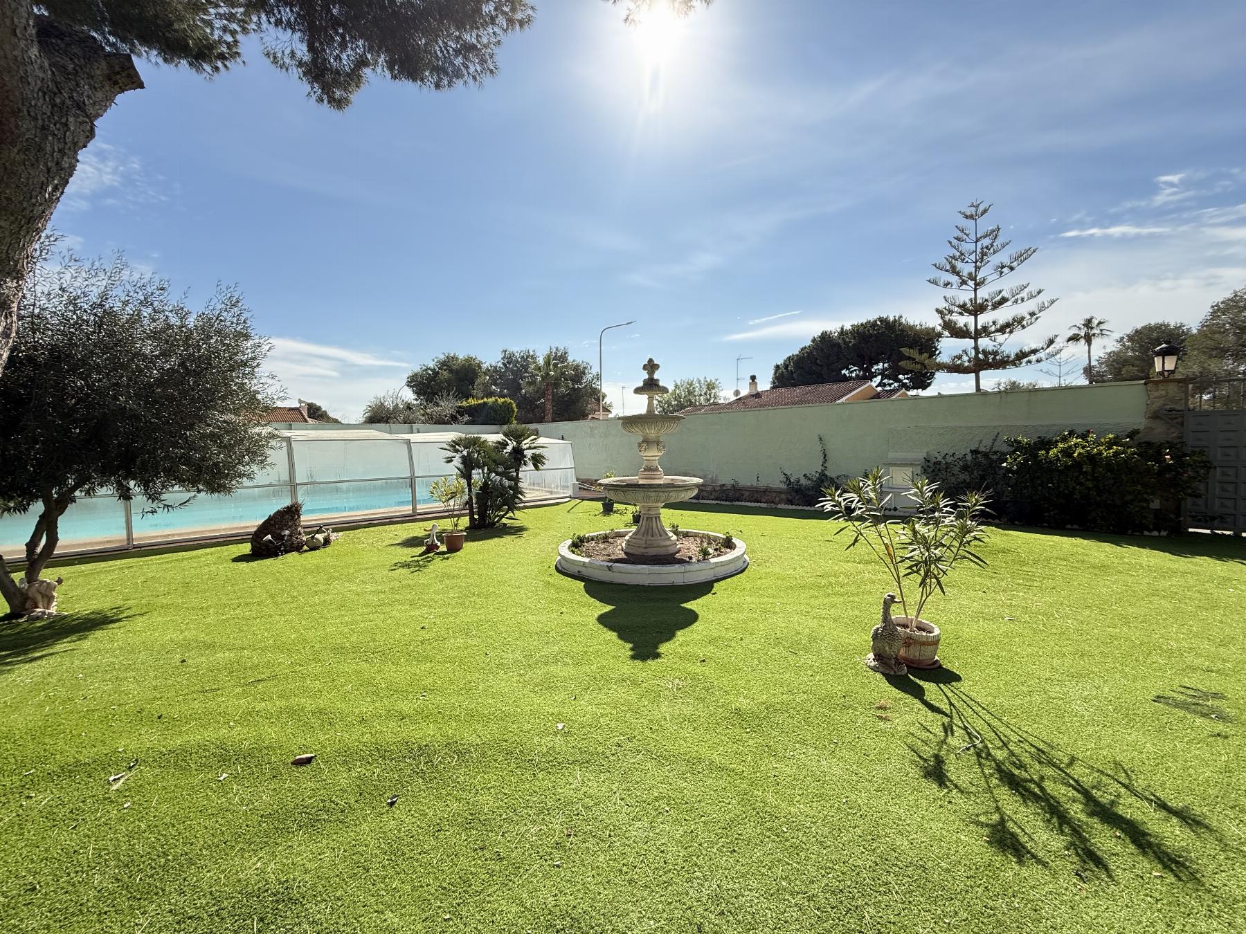 Verkoop van kleine villa in Orihuela Costa