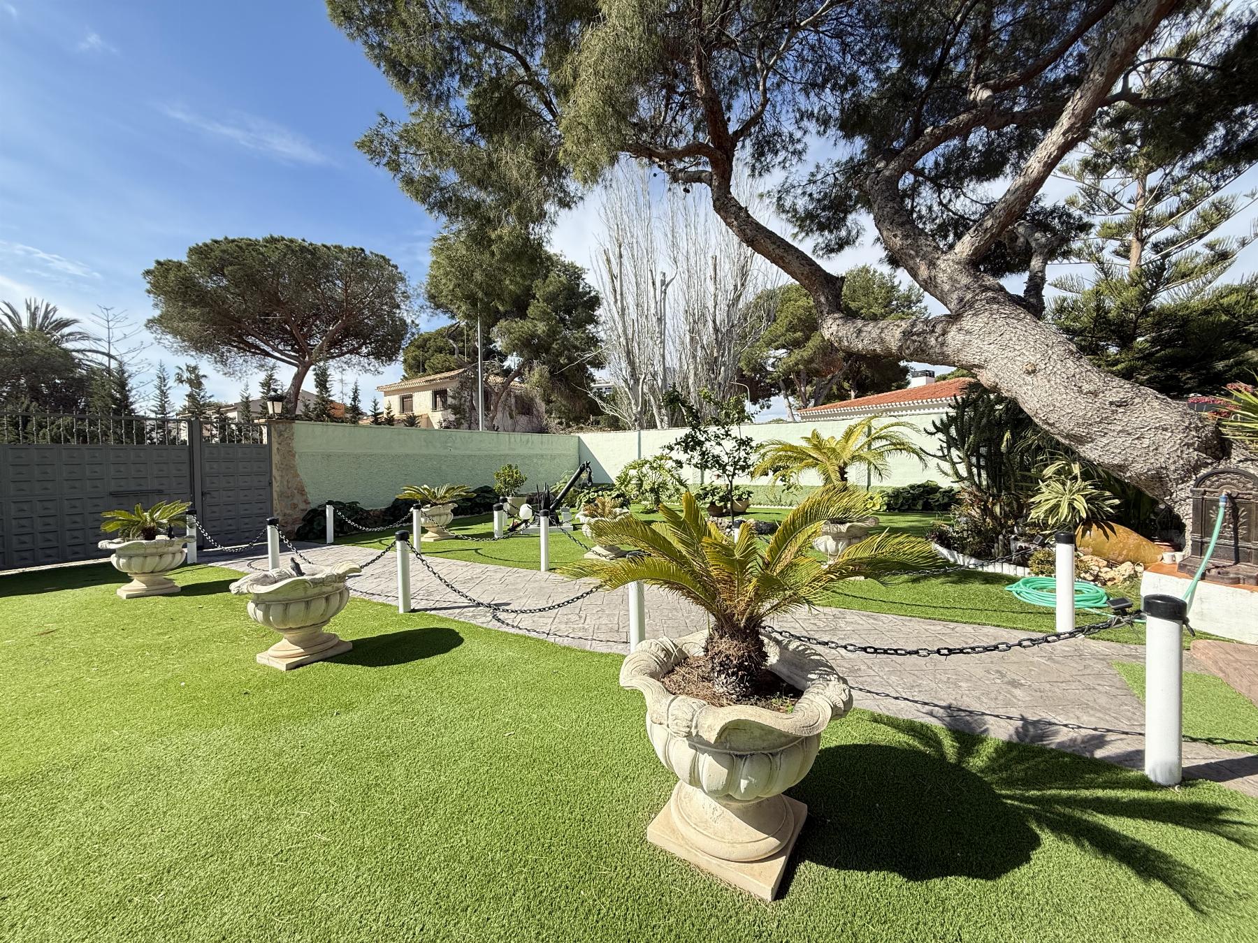 Verkoop van kleine villa in Orihuela Costa