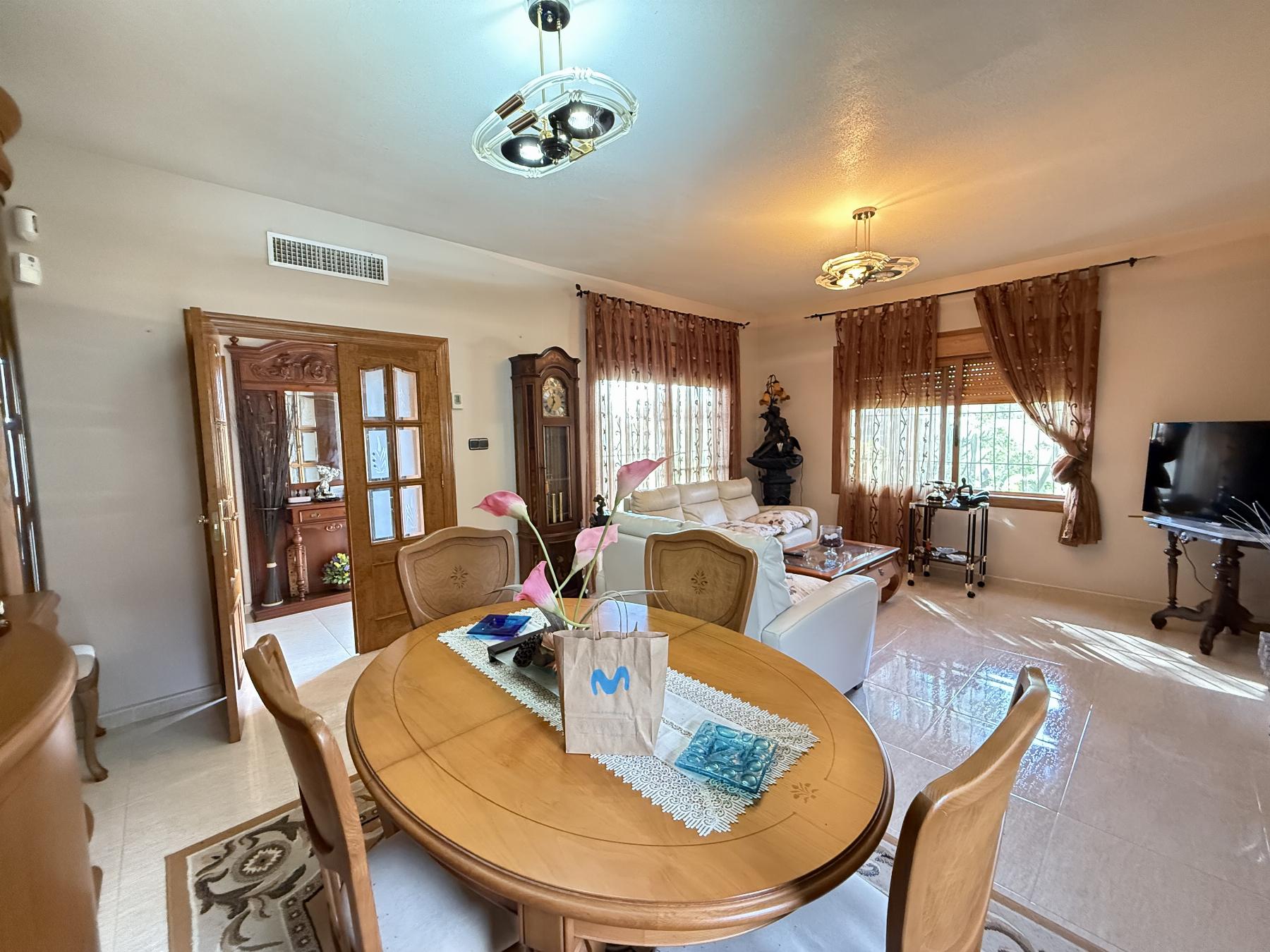 Verkoop van kleine villa in Orihuela Costa