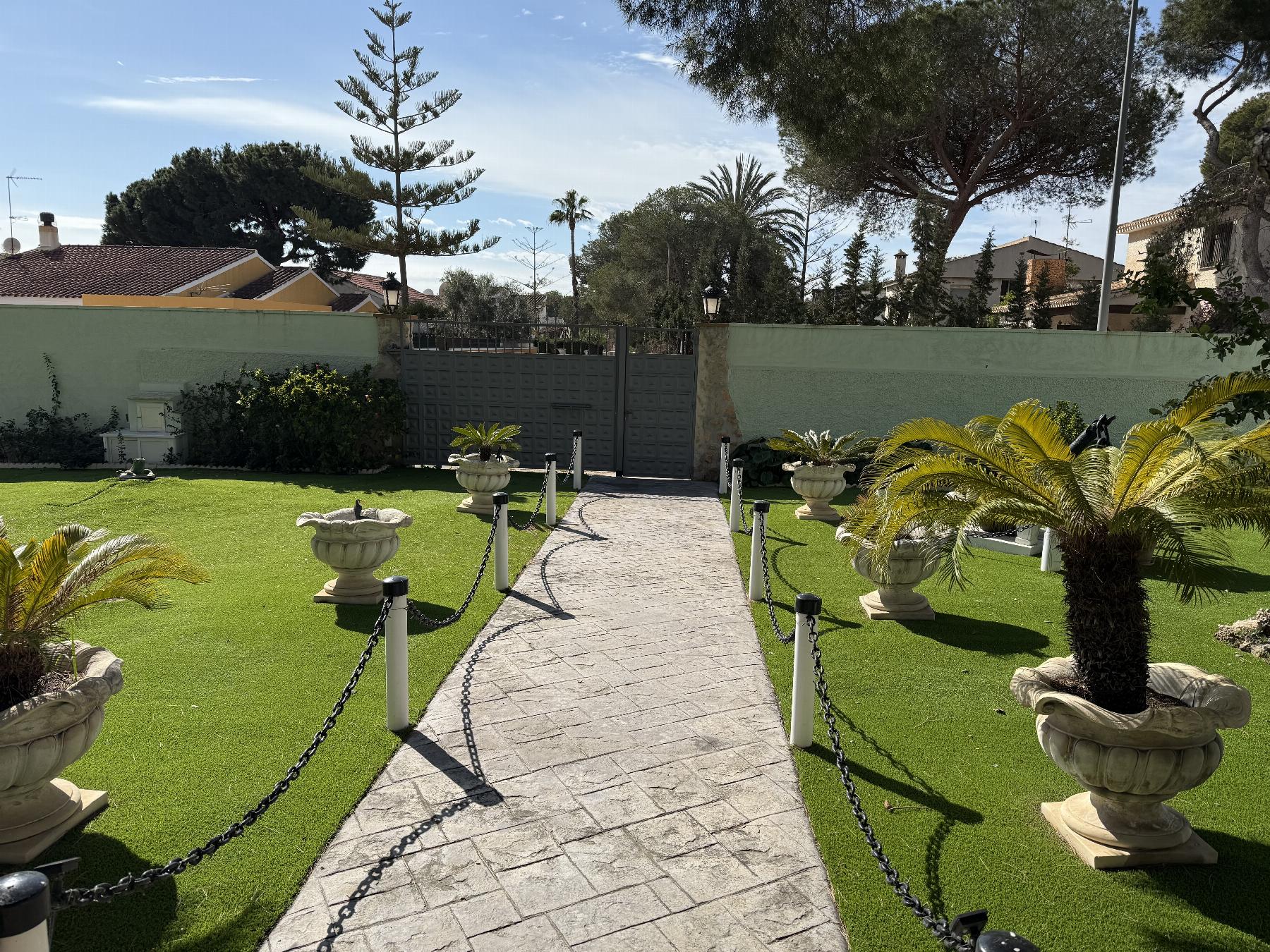 Verkoop van kleine villa in Orihuela Costa