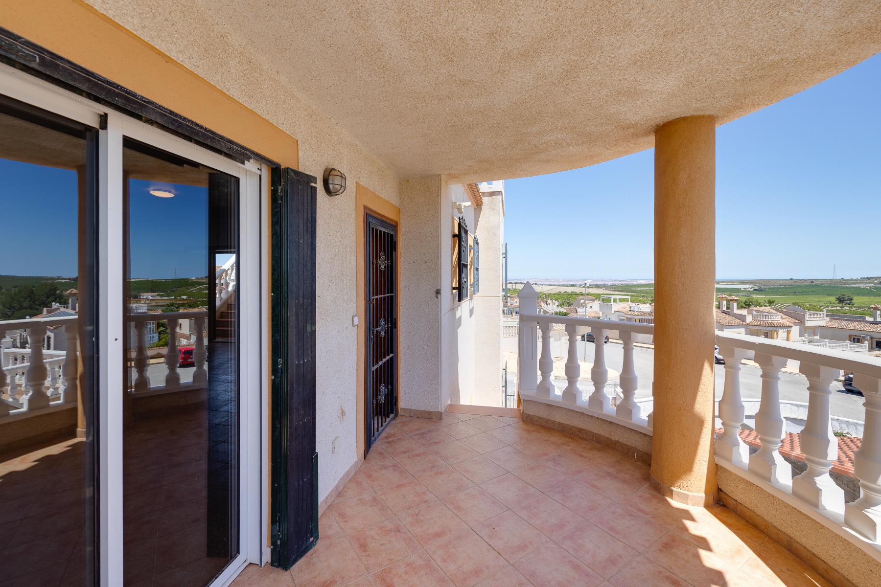 Venta de villa en San Miguel de Salinas