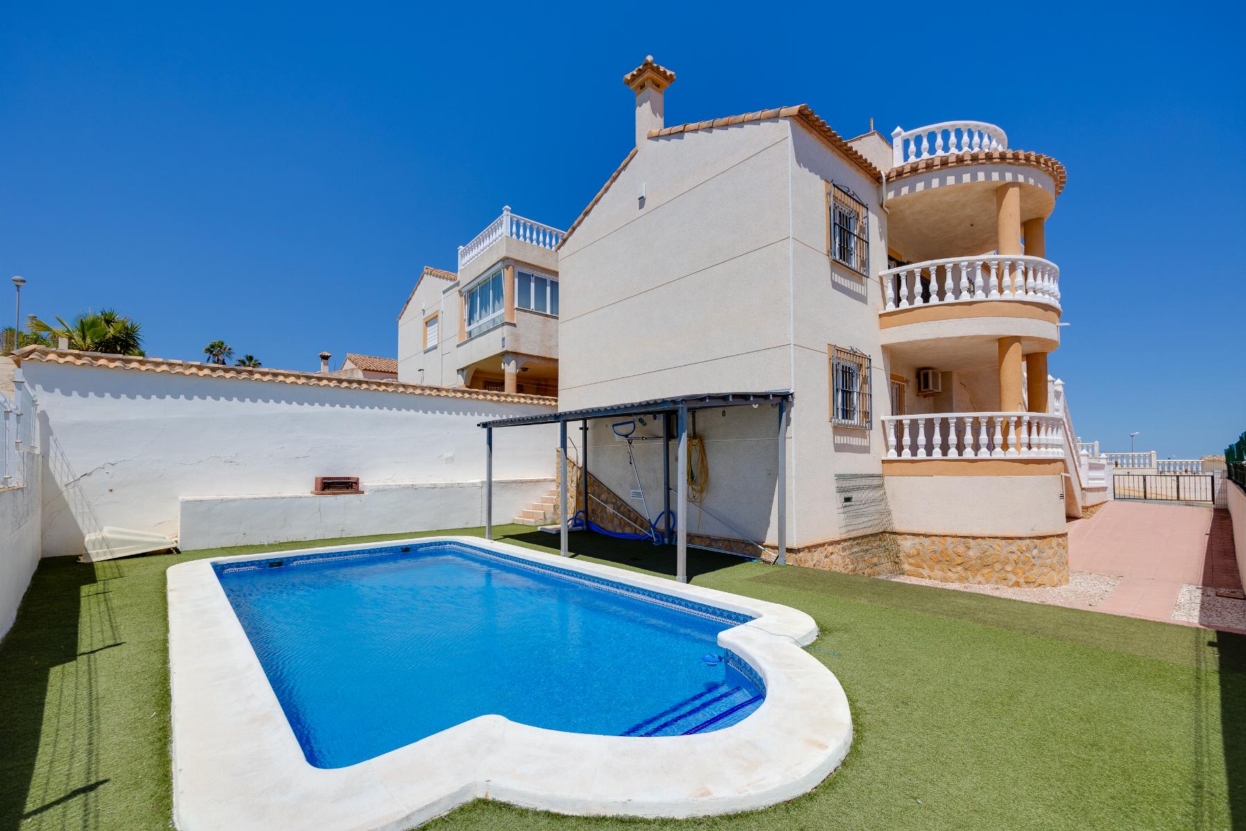 Venta de villa en San Miguel de Salinas