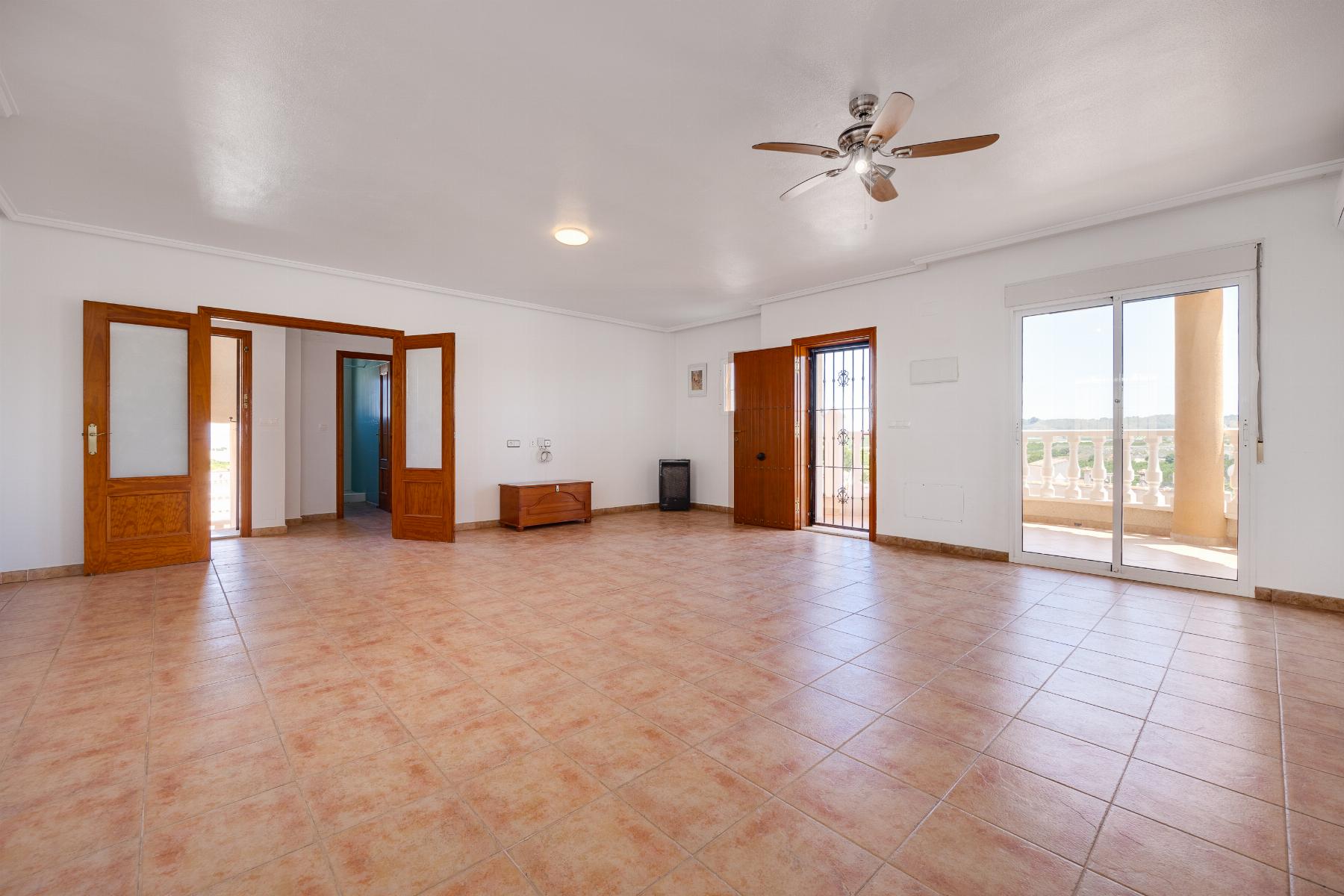 Venta de villa en San Miguel de Salinas