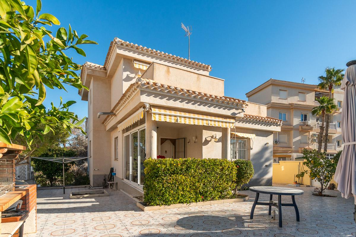 For sale of chalet in Orihuela Costa