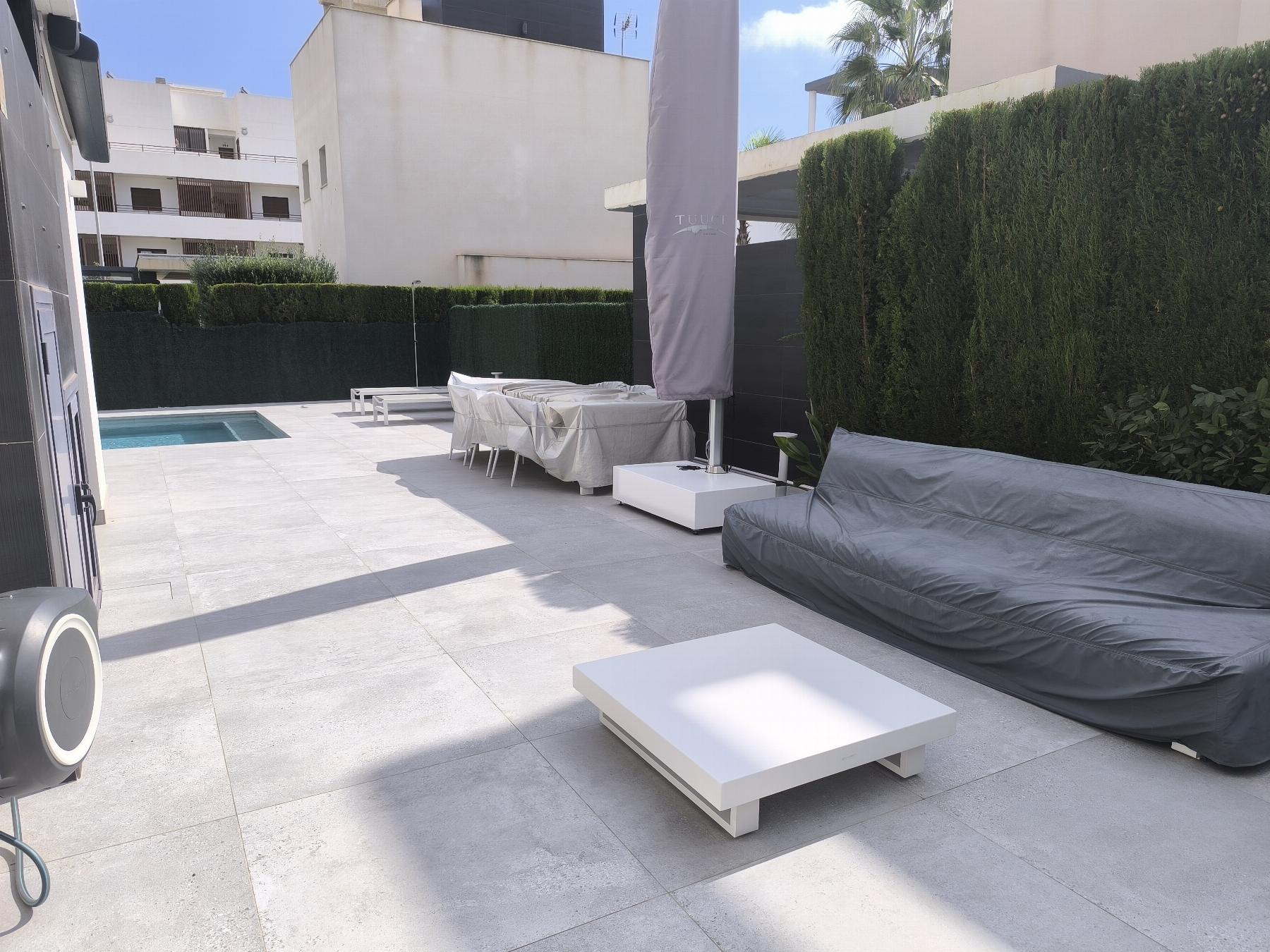 Venta de villa en Orihuela Costa