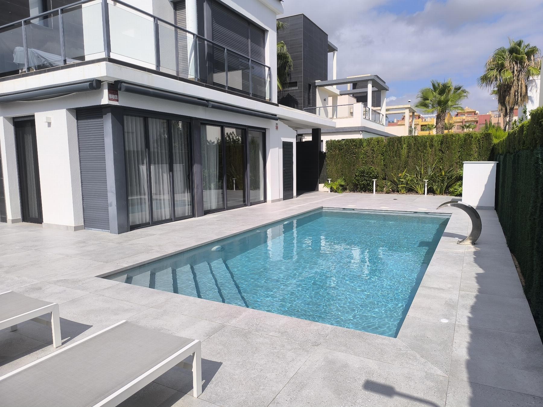 Venta de villa en Orihuela Costa