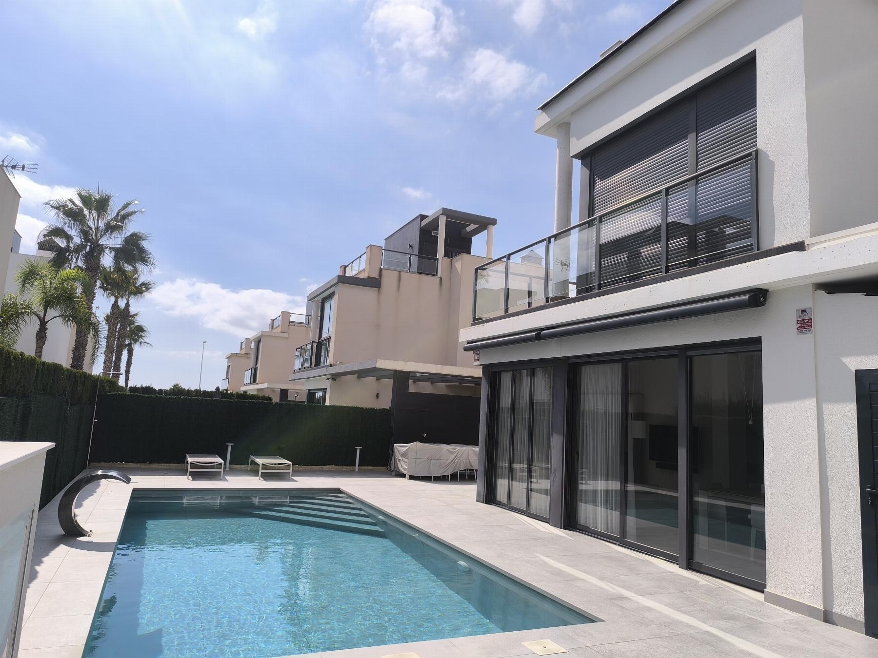 Venta de villa en Orihuela Costa