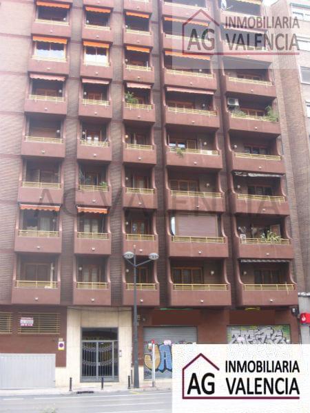 For sale of commercial in Valencia